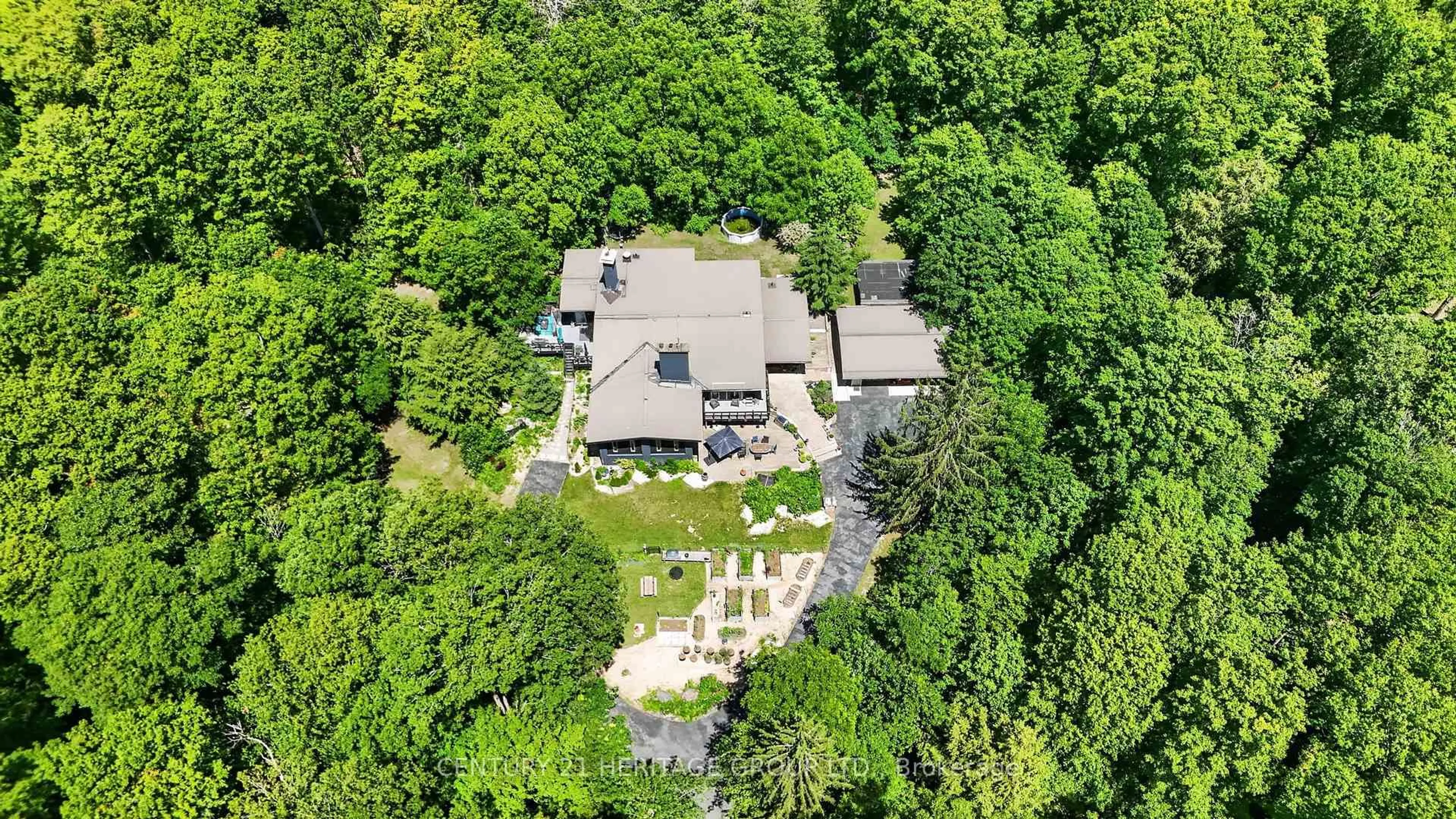 A pic from outside/outdoor area/front of a property/back of a property/a pic from drone, unknown for 4074 St. John's Sdrd, Whitchurch-Stouffville Ontario L4A 2T7