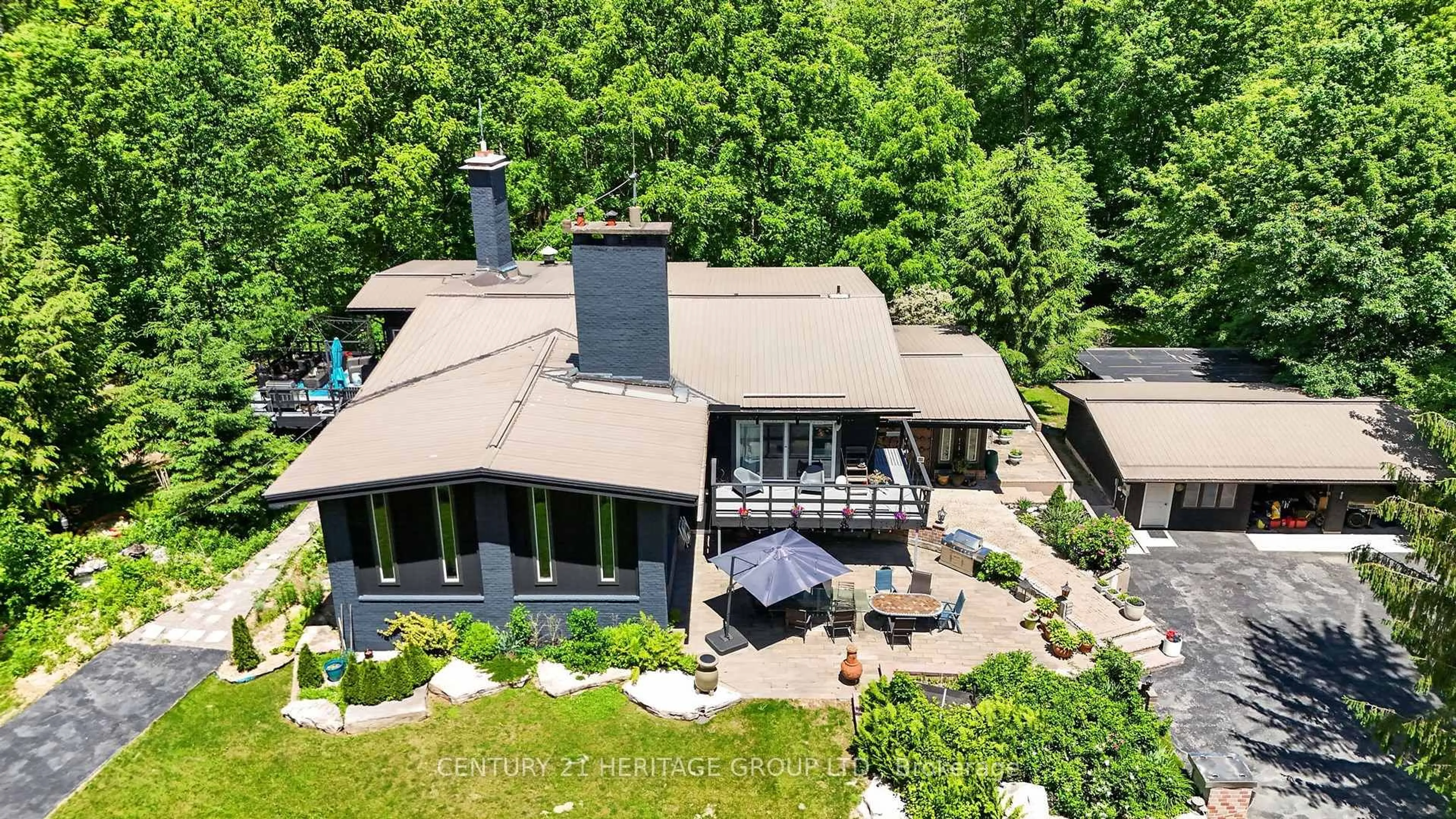 A pic from outside/outdoor area/front of a property/back of a property/a pic from drone, unknown for 4074 St. John's Sdrd, Whitchurch-Stouffville Ontario L4A 2T7
