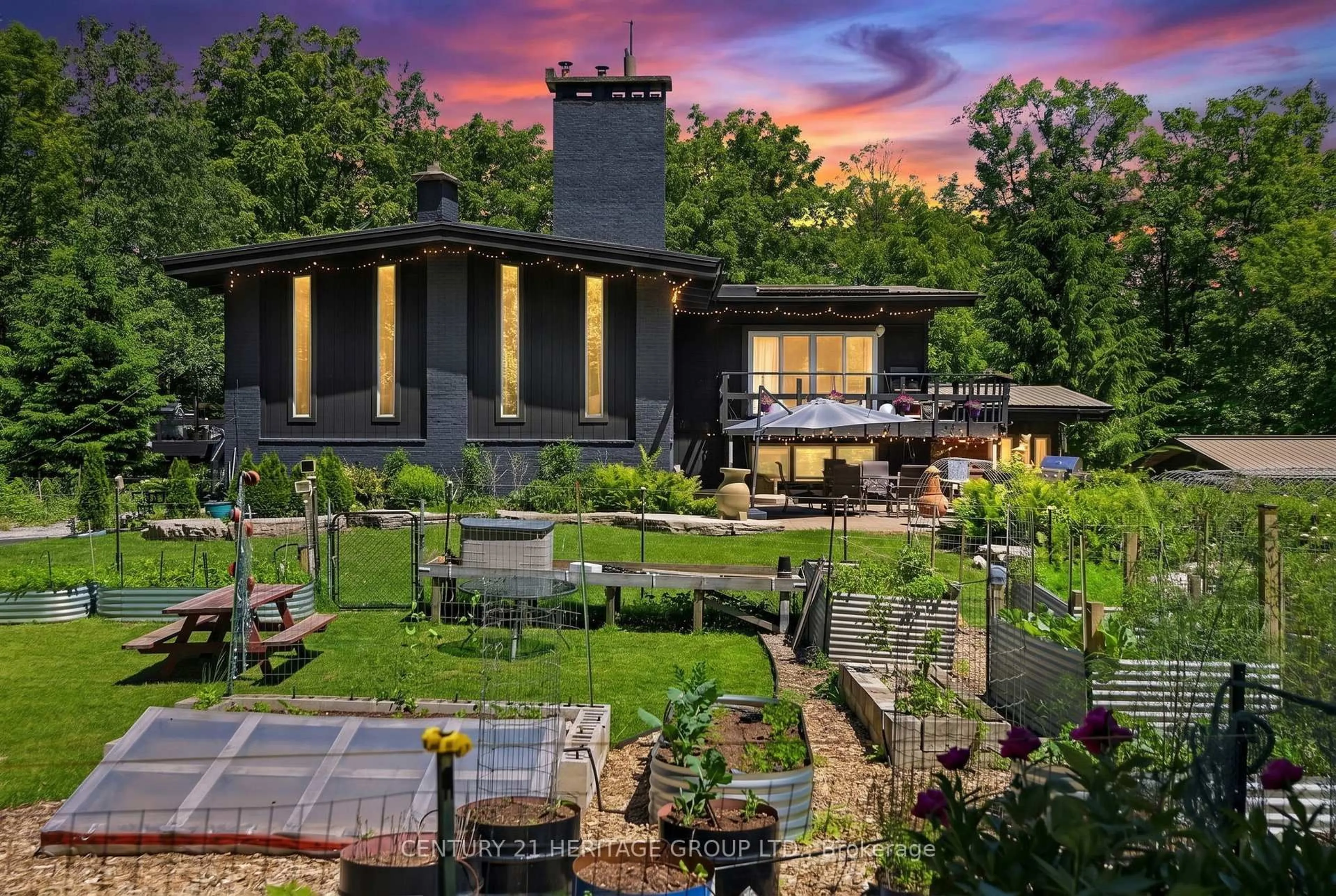 Patio, mountain view for 4074 St. John's Sdrd, Whitchurch-Stouffville Ontario L4A 2T7