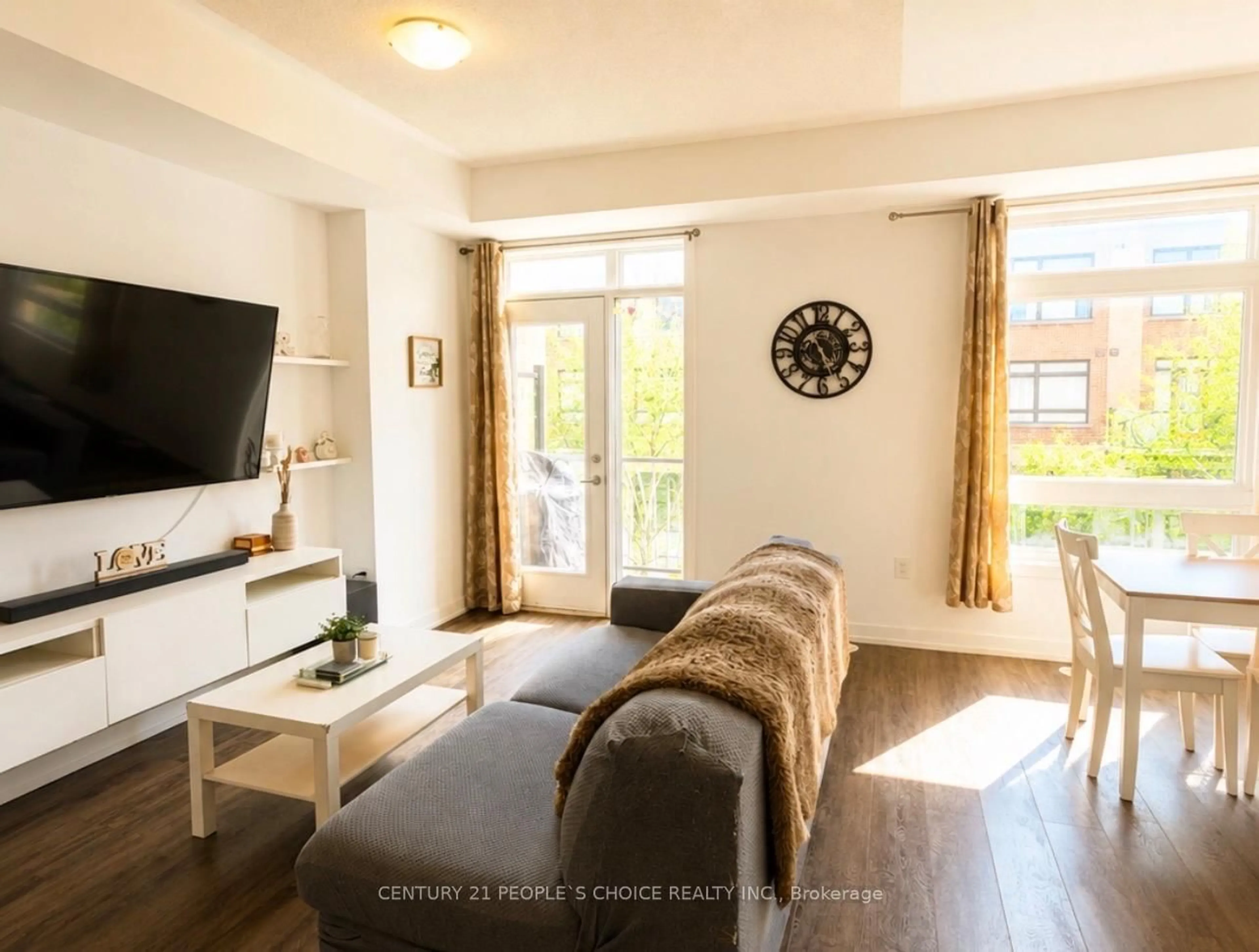 Living room with furniture, wood/laminate floor for 10 Tauton St, Vaughan Ontario L4L 0M2