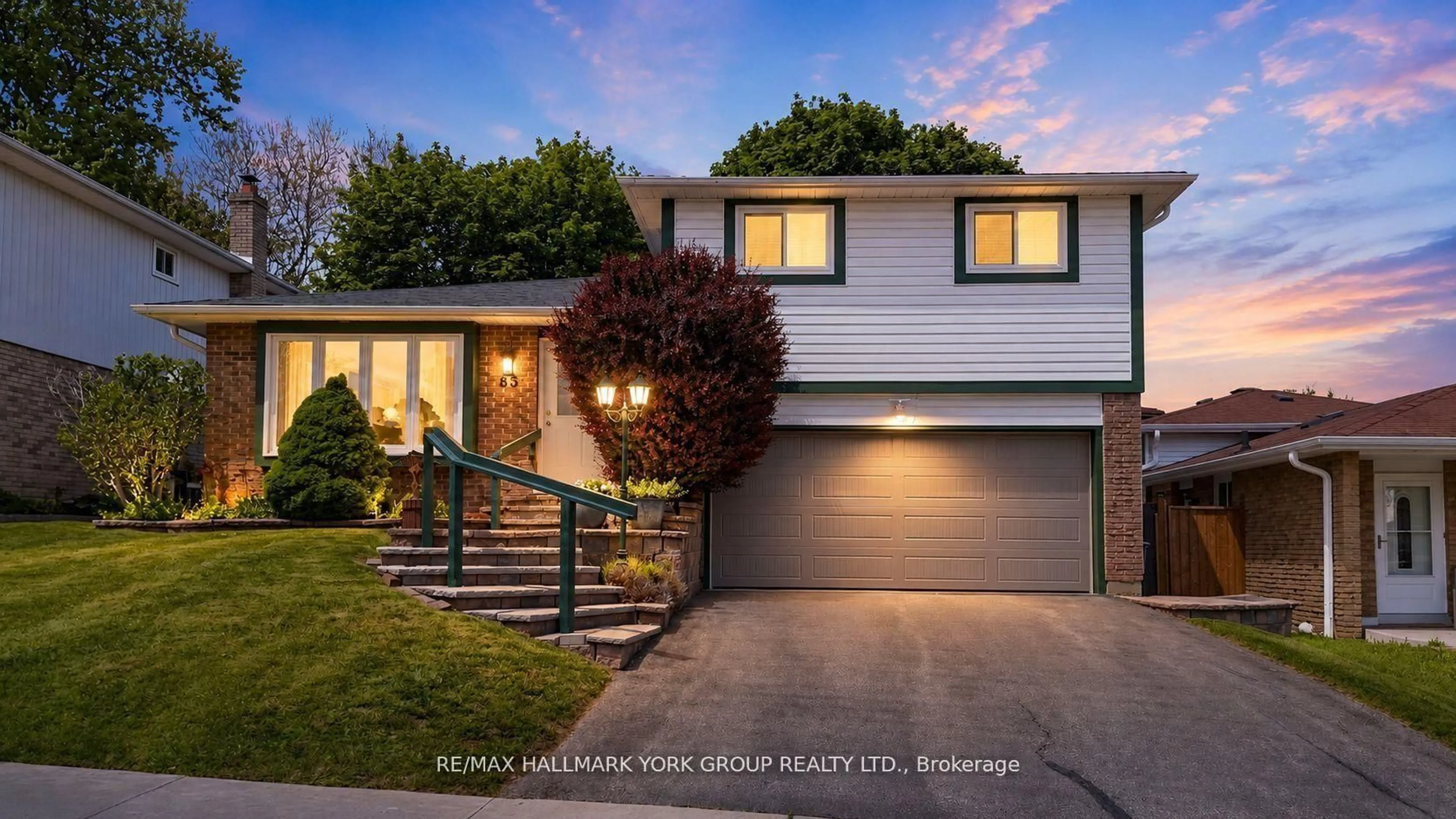 Home with vinyl exterior material, street for 65 Porter St, Bradford West Gwillimbury Ontario L3Z 1E9