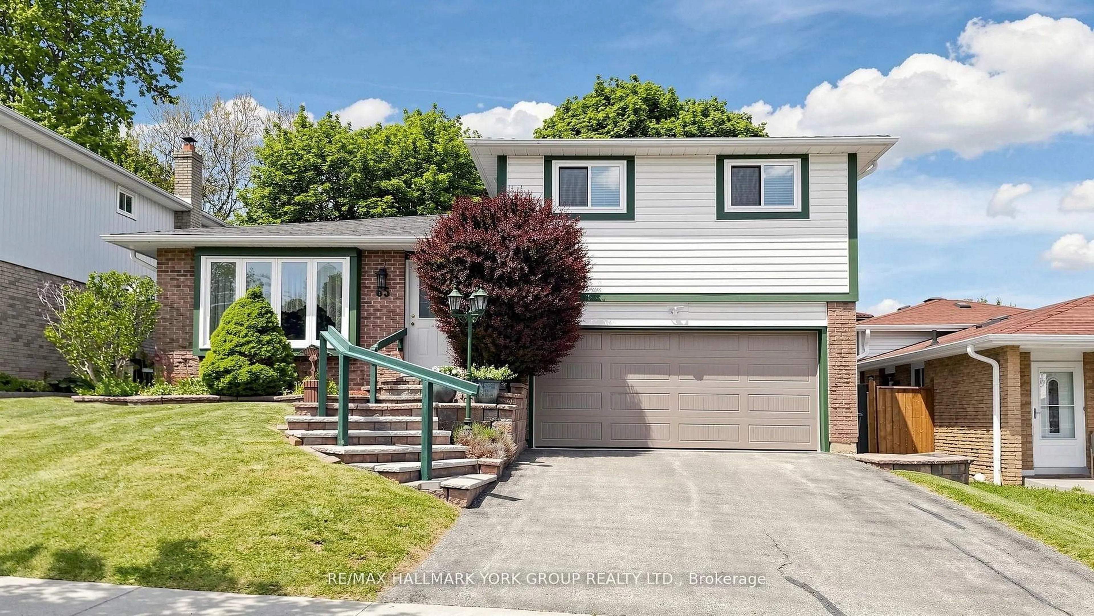 Home with vinyl exterior material, street for 65 Porter St, Bradford West Gwillimbury Ontario L3Z 1E9