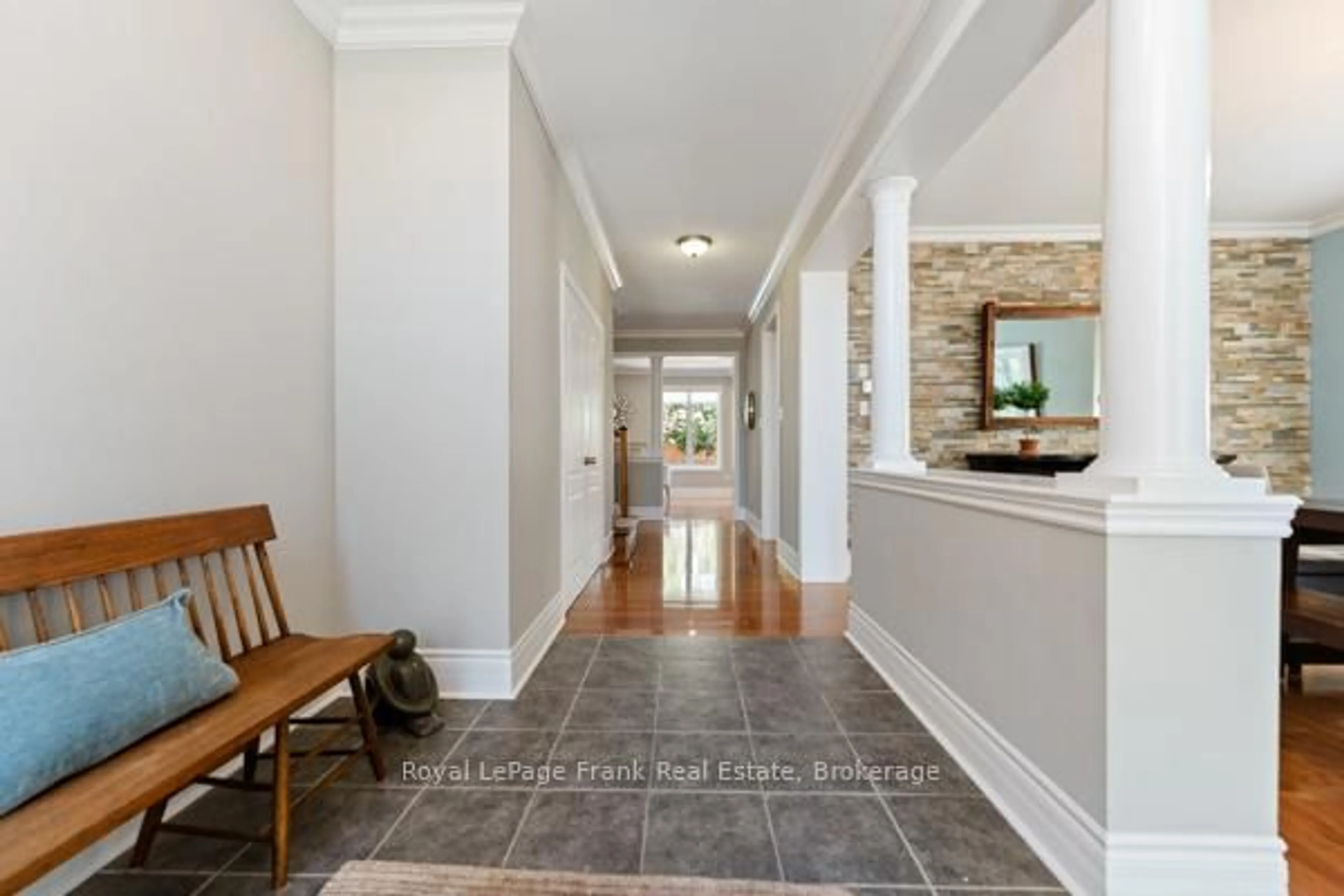 Indoor entryway for 143 Manley Ave, Whitchurch-Stouffville Ontario L4A 0C5