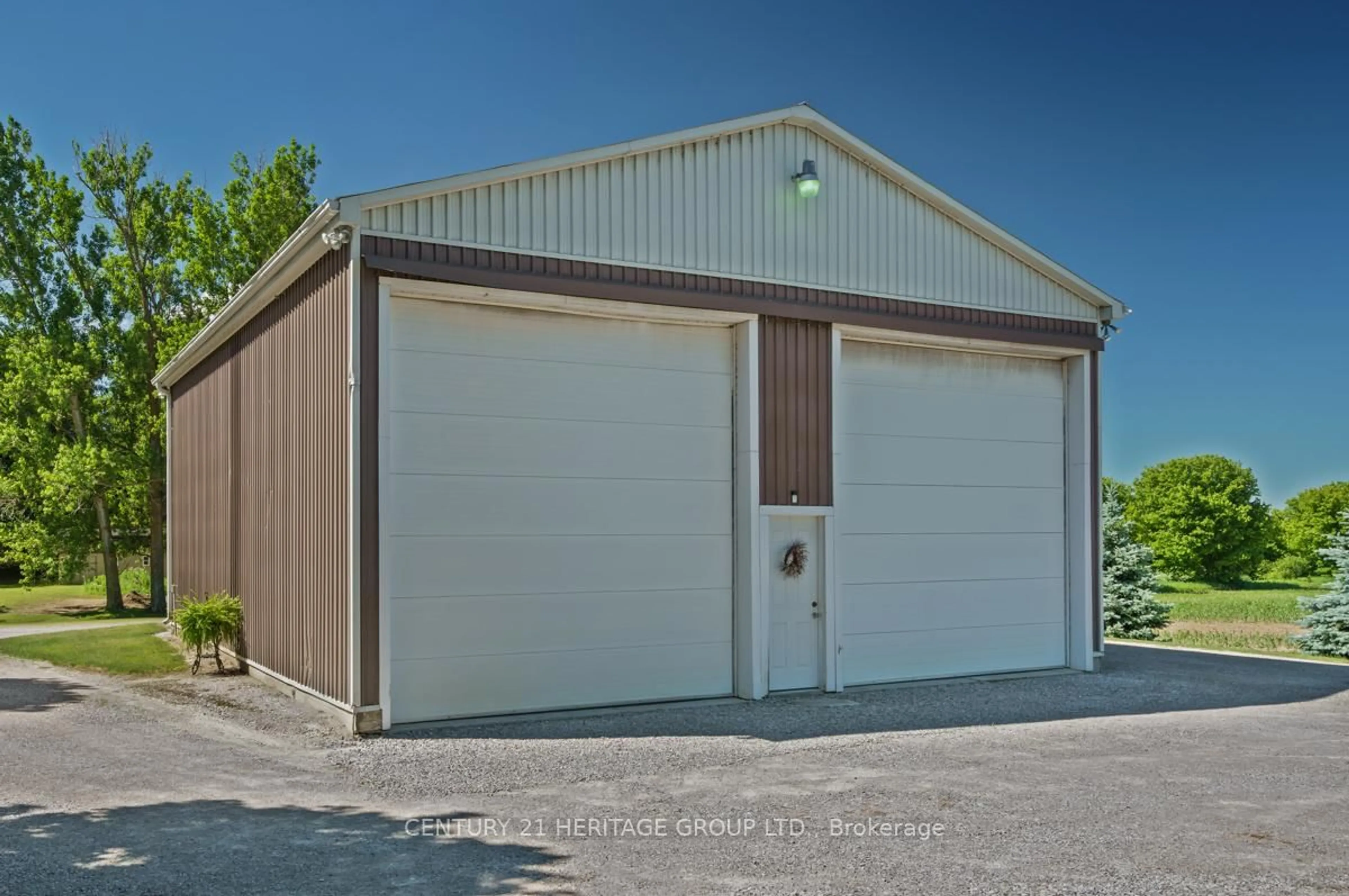 Indoor garage for 4371 11th Line, Bradford West Gwillimbury Ontario L0L 1L0