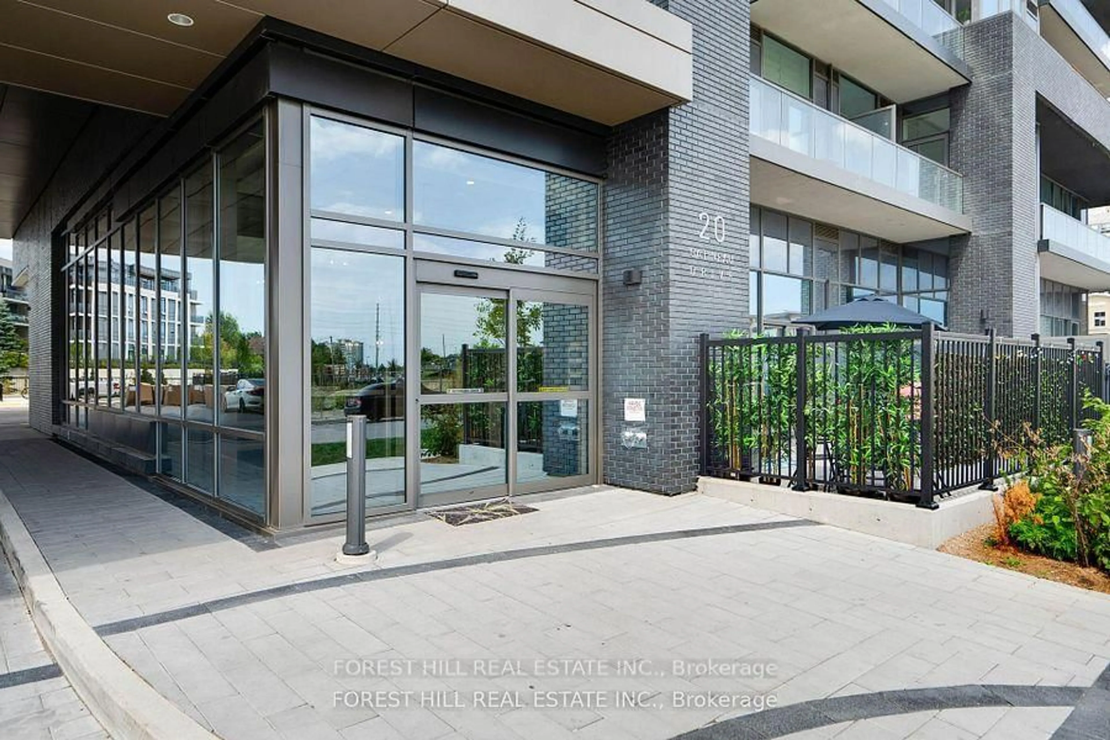 Indoor foyer for 20 Gatineau Dr #1703E, Vaughan Ontario L4J 0L3