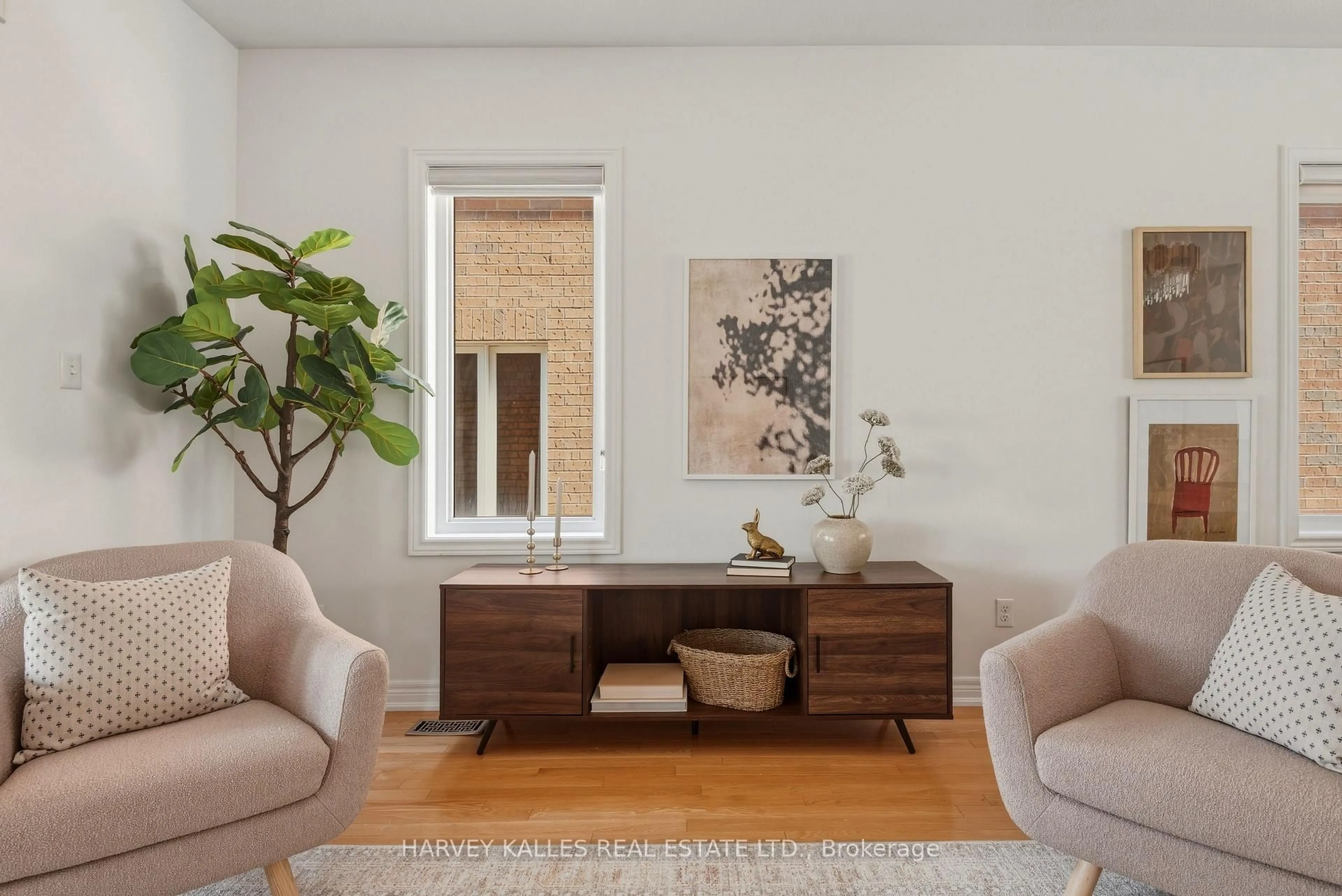 Living room with furniture, unknown for 37 Grandwood Ave, Whitchurch-Stouffville Ontario L4A 0M6