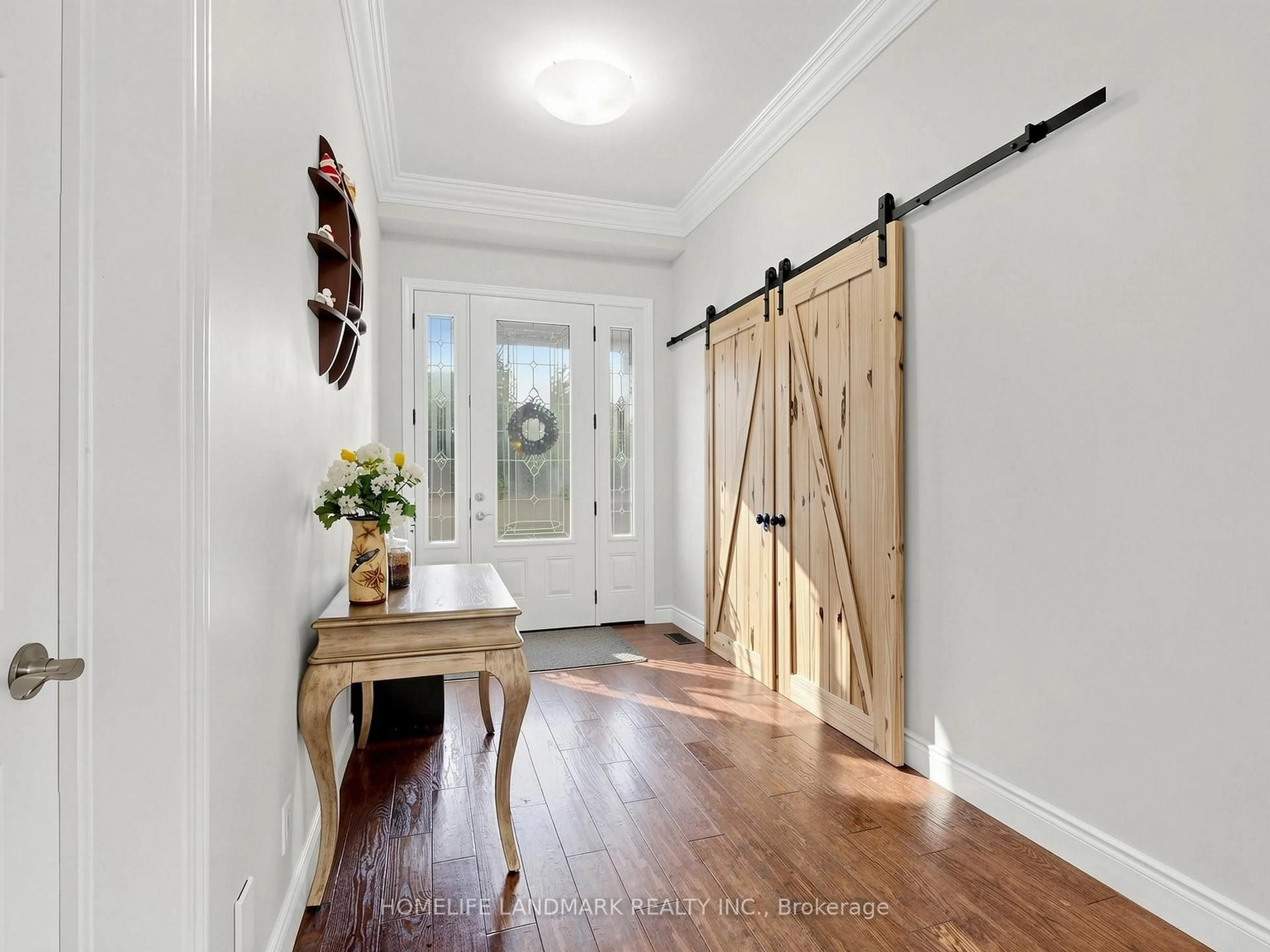 Indoor entryway for 133 Cooks Bay Dr, Georgina Ontario L4P 2M2