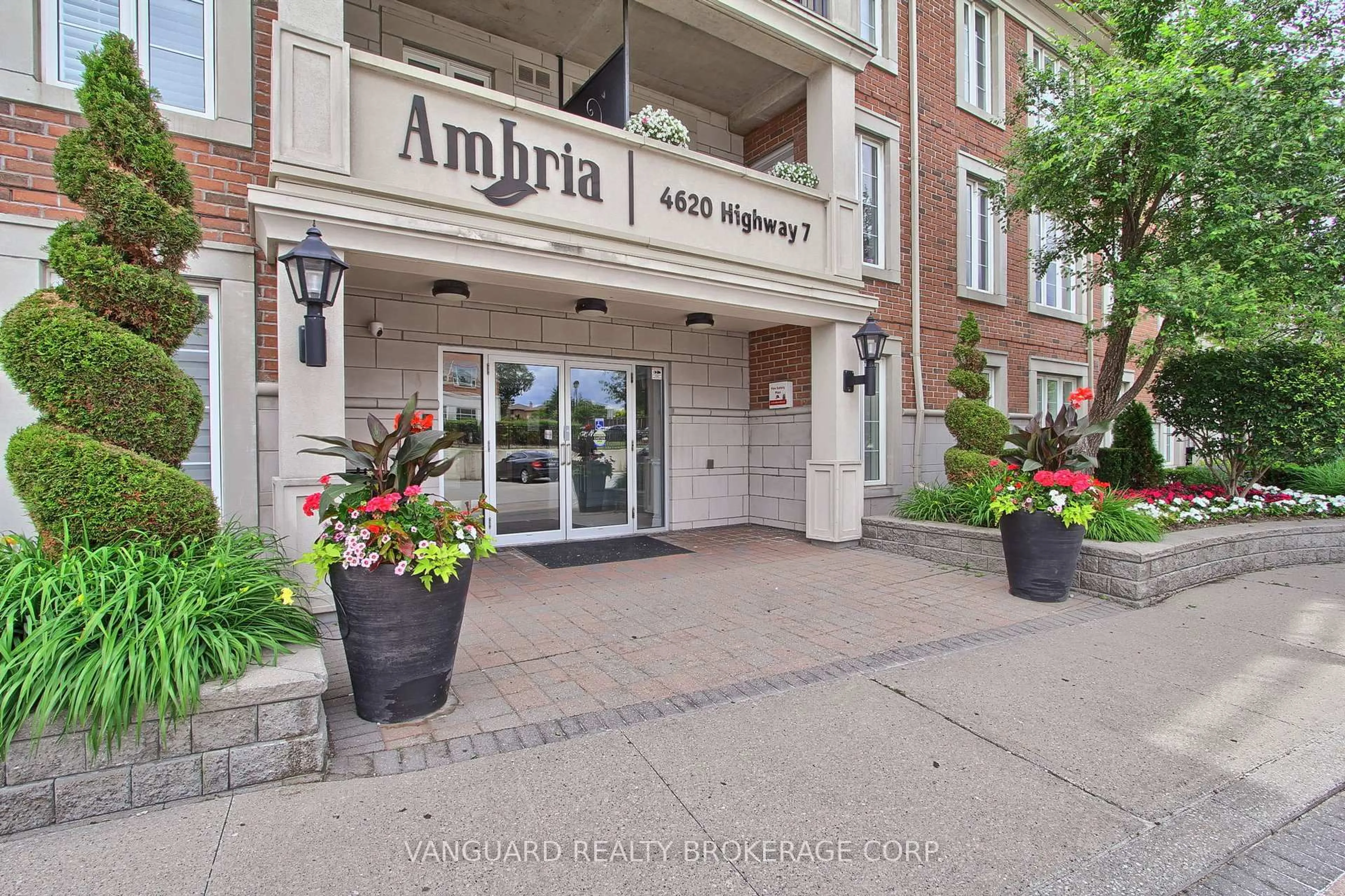 Indoor foyer for 4620 Highway 7 Dr #U310, Vaughan Ontario L4L 0B3