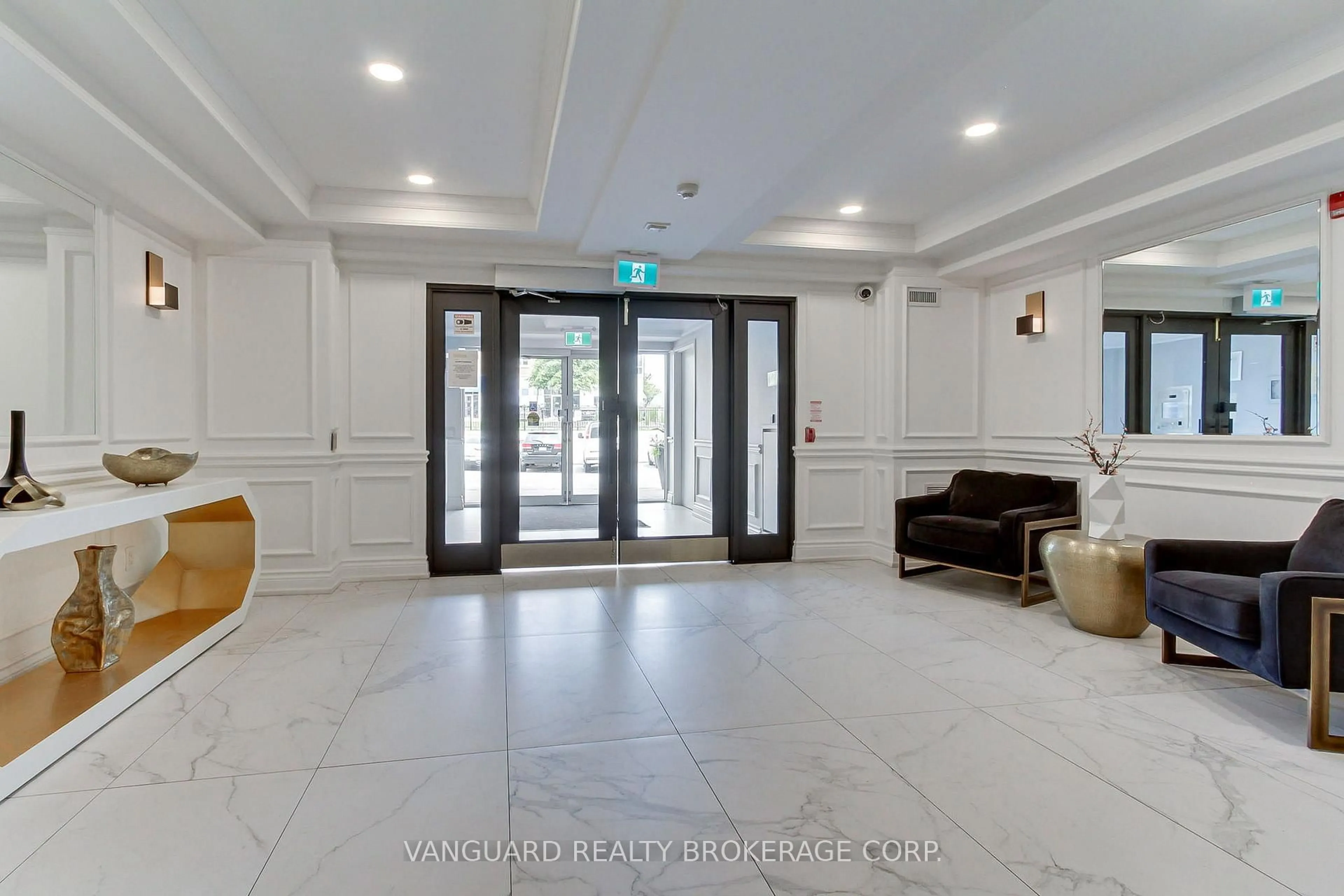 Indoor foyer for 4620 Highway 7 Dr #U310, Vaughan Ontario L4L 0B3