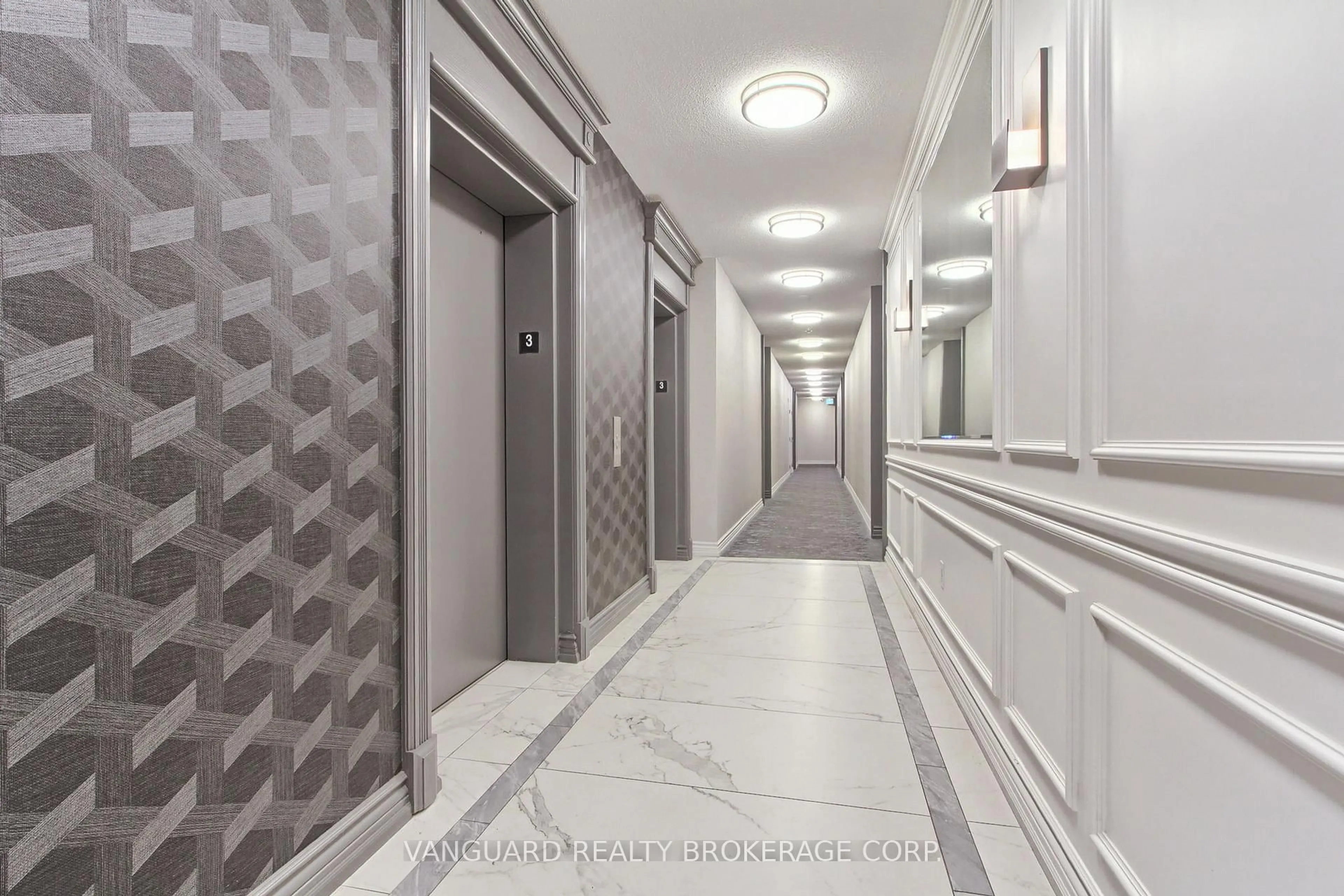 Indoor foyer for 4620 Highway 7 Dr #U310, Vaughan Ontario L4L 0B3
