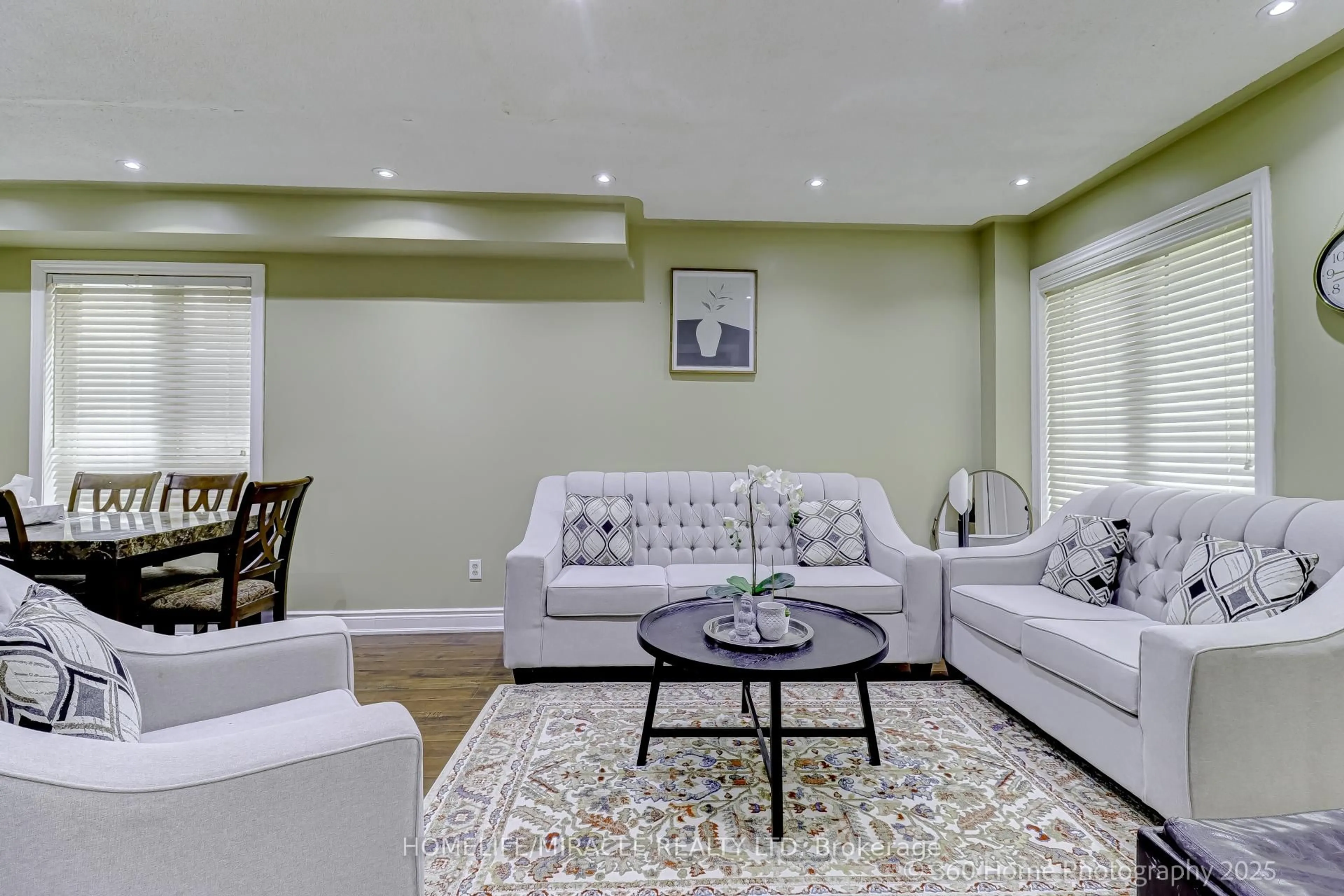 Living room with furniture, unknown for 7 Creekwood Crt, Vaughan Ontario L4L 9E6