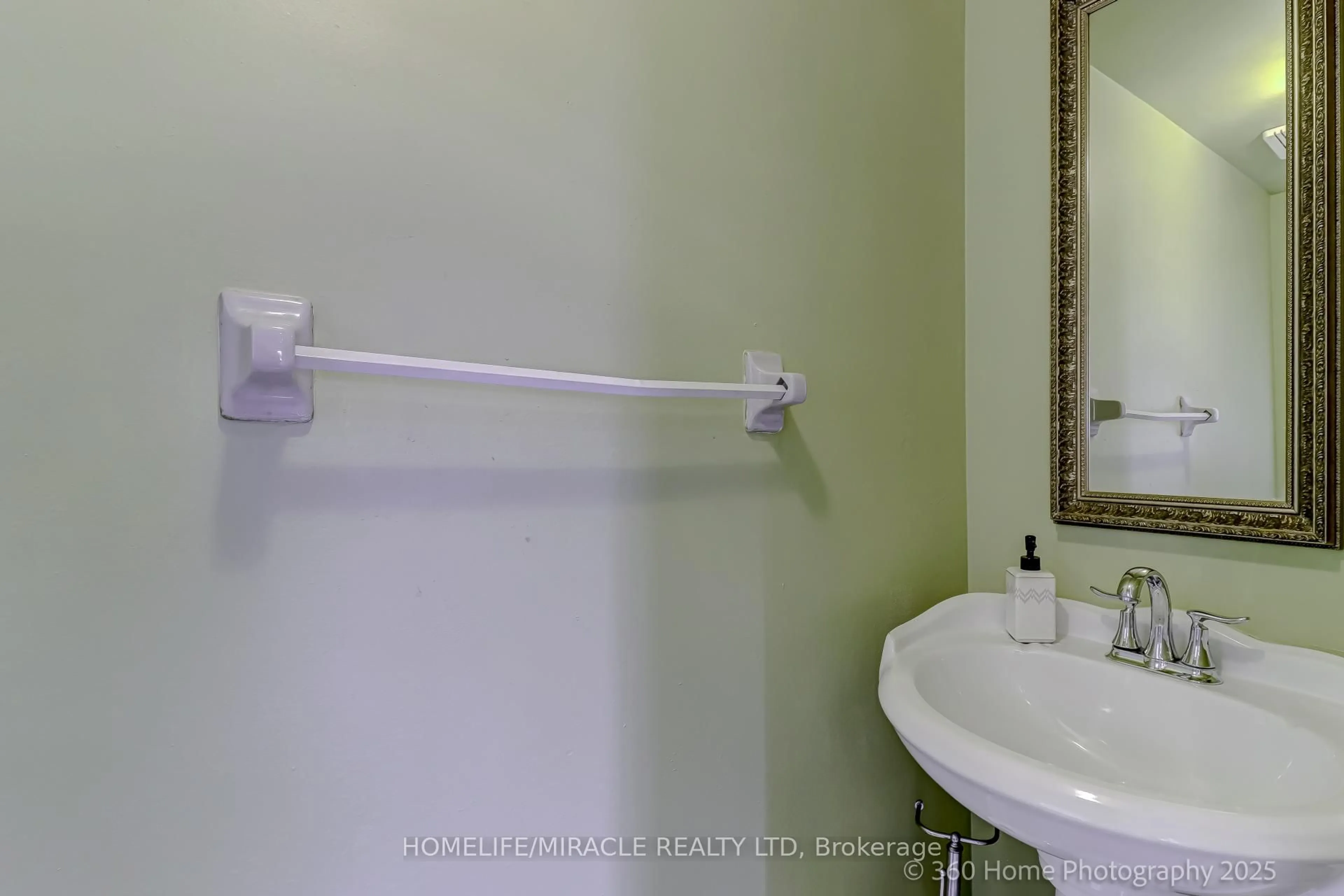 Standard bathroom, unknown for 7 Creekwood Crt, Vaughan Ontario L4L 9E6