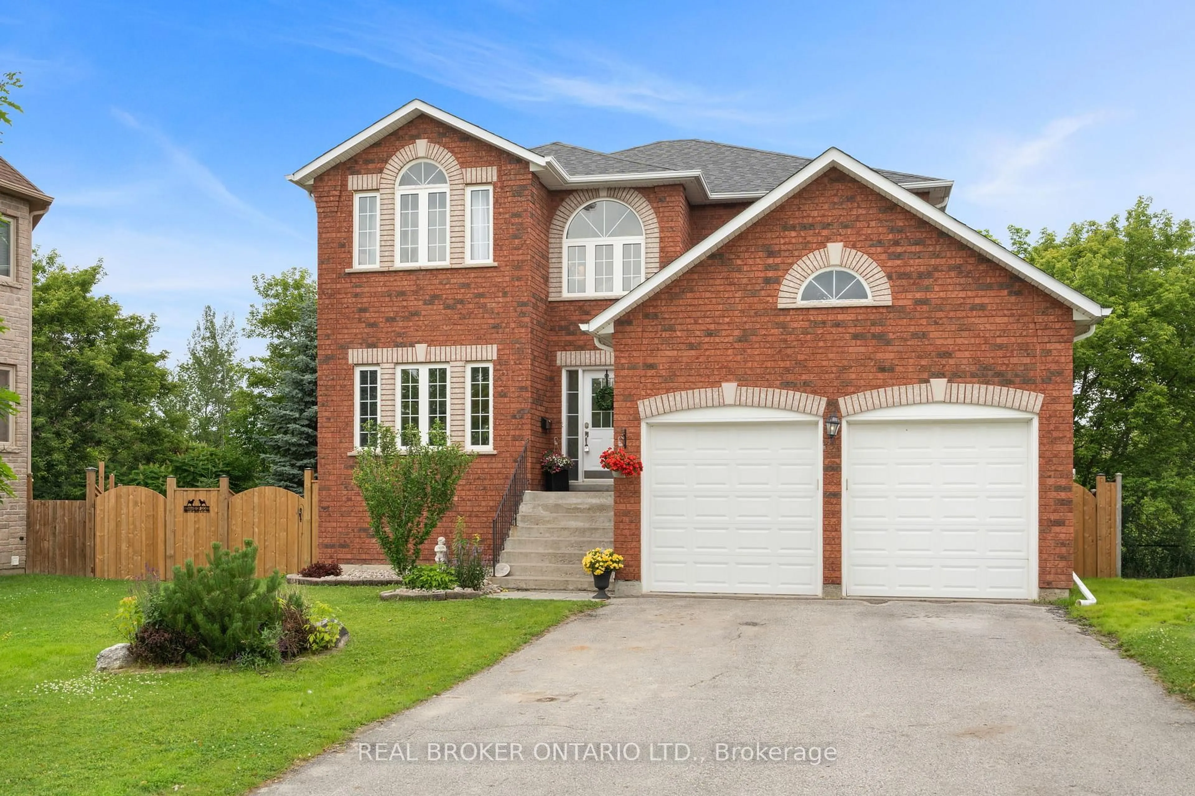 Home with brick exterior material, street for 118 Bayview Ave, Georgina Ontario L4P 2S9