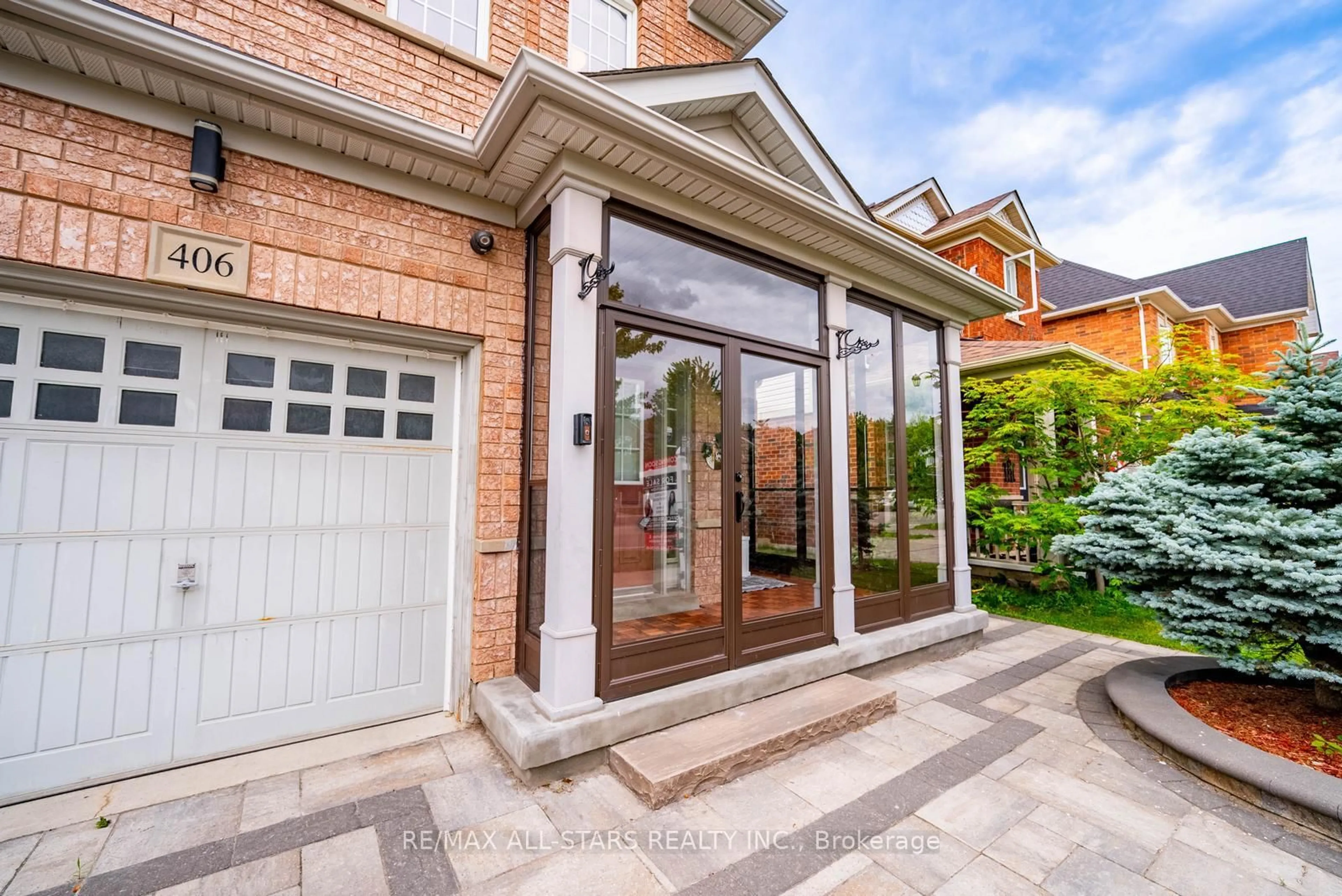 Home with brick exterior material, street for 406 Reeves Way Blvd, Whitchurch-Stouffville Ontario L4A 0H3
