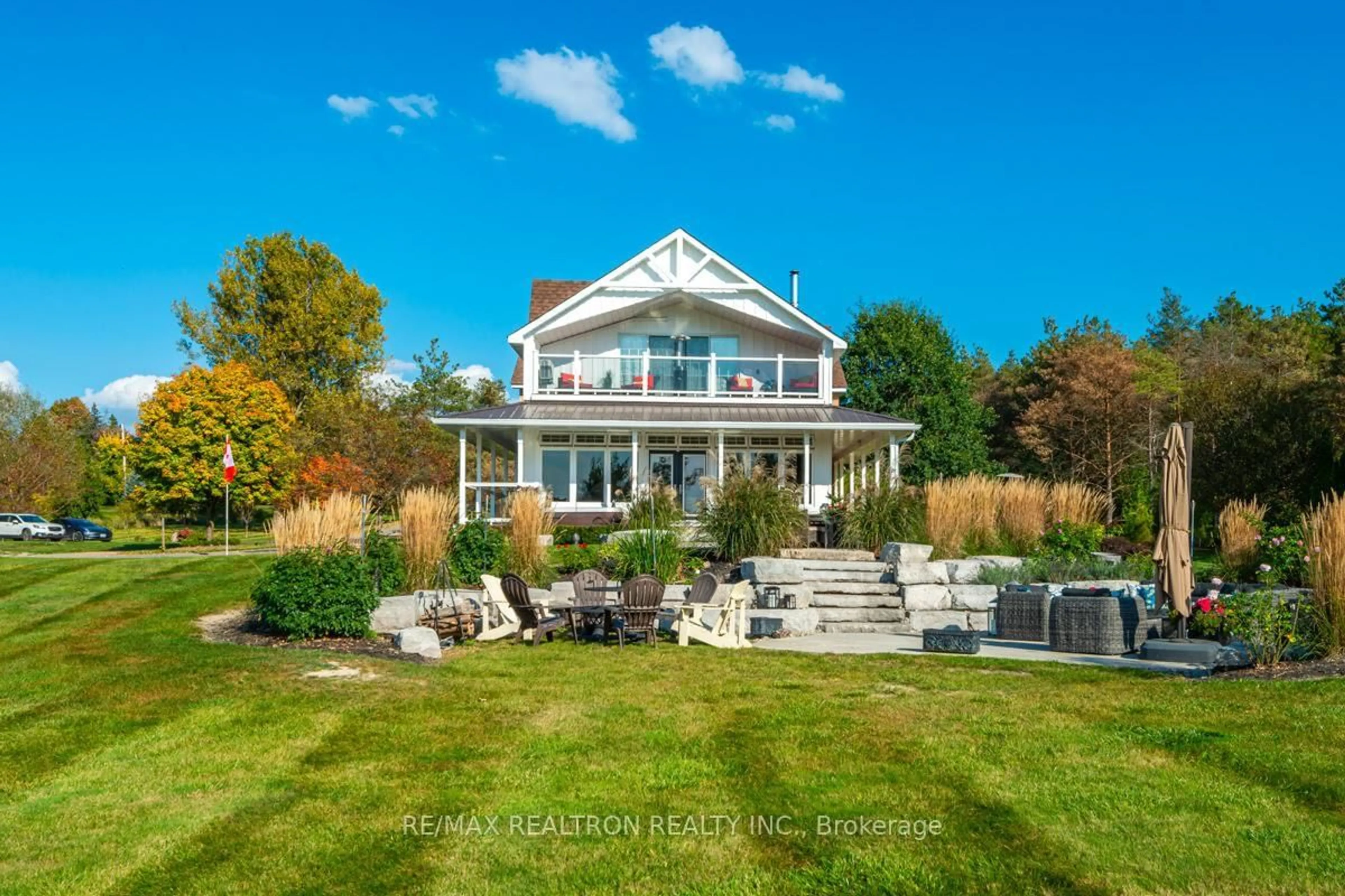 Home with vinyl exterior material, water/lake/river/ocean view for 16450 Weston Rd, King Ontario L7B 0K9