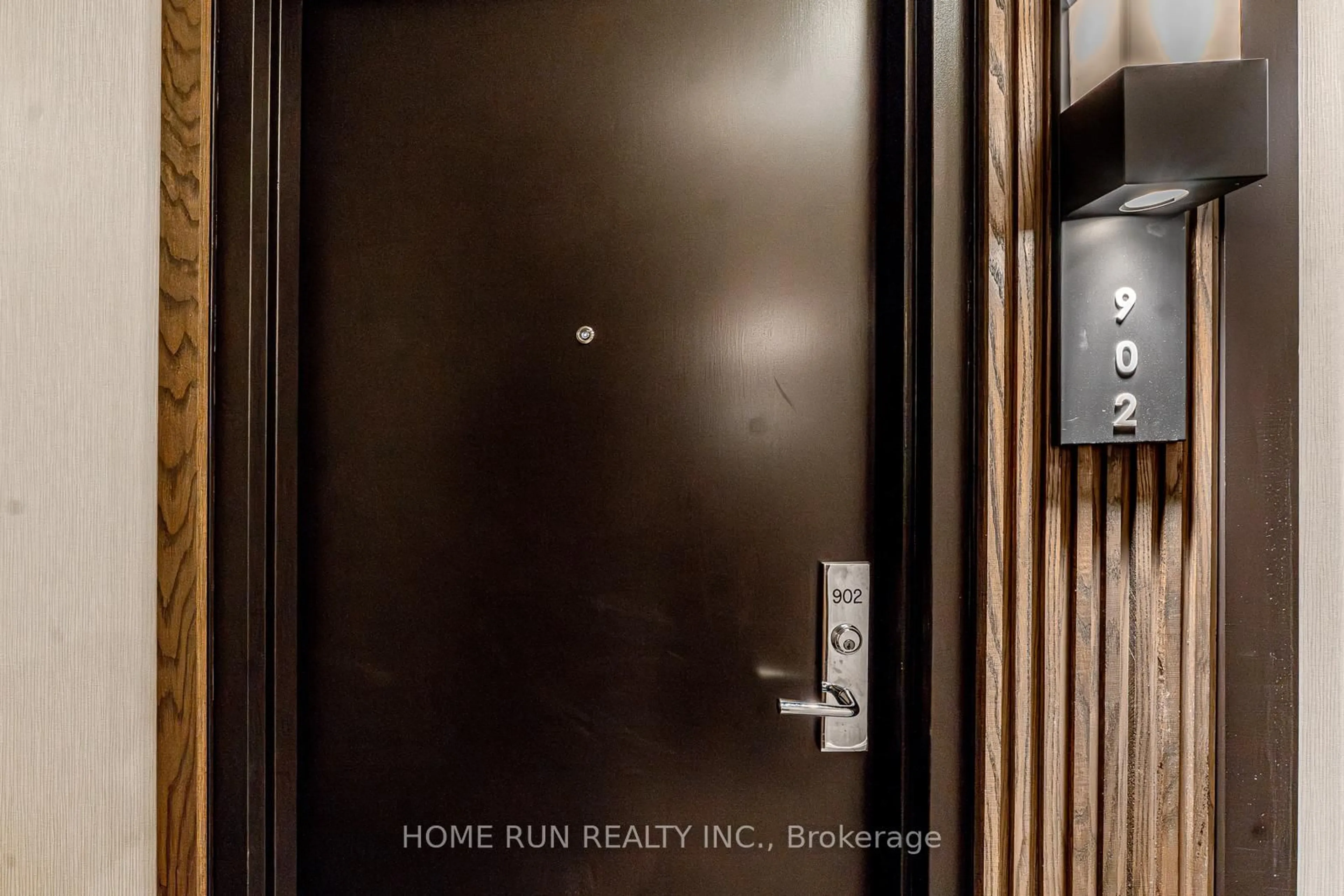 Indoor entryway for 8110 Birchmount Rd #902E, Markham Ontario L6G 0E3