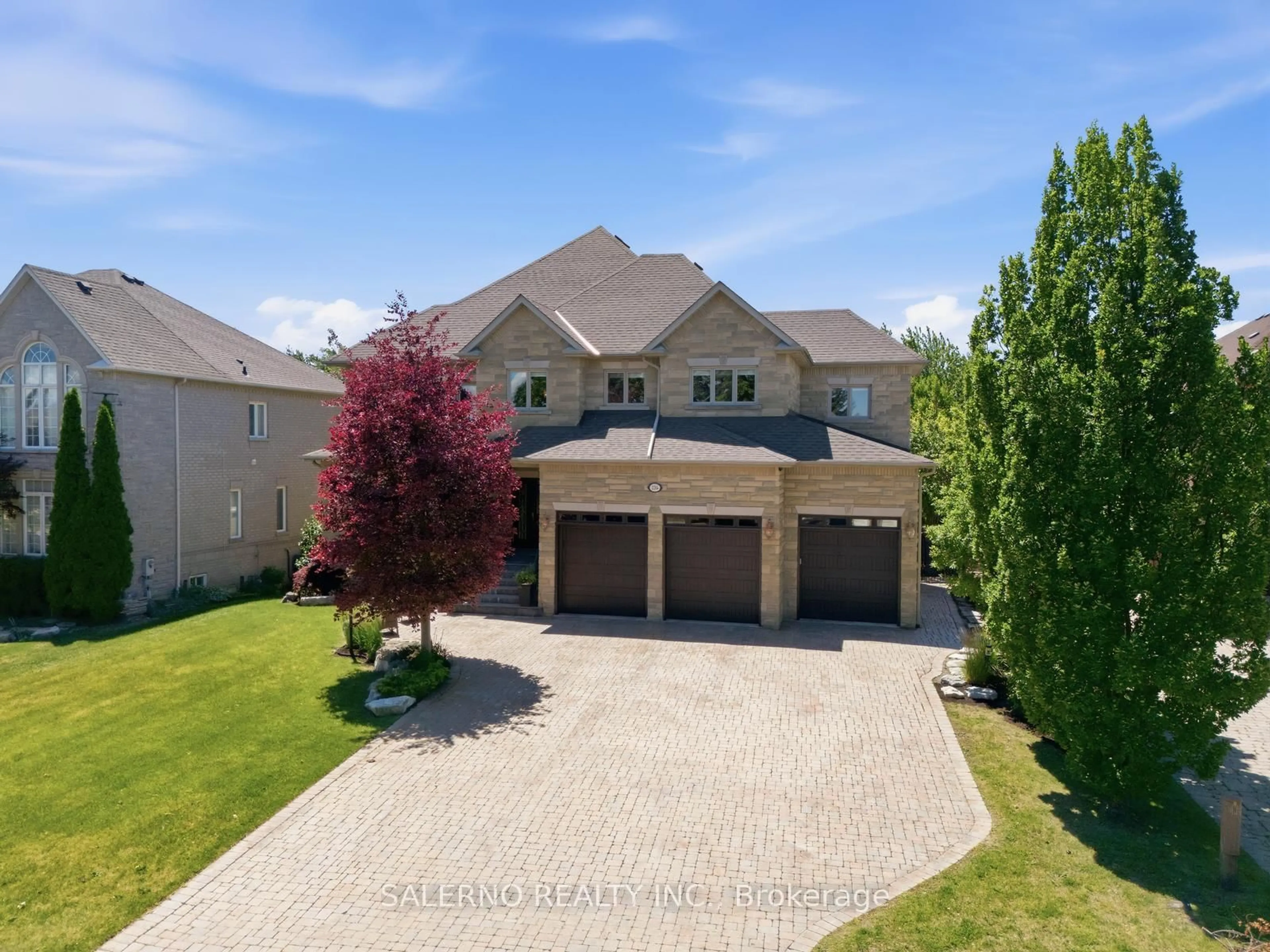A pic from outside/outdoor area/front of a property/back of a property/a pic from drone, street for 226 Deerchase Circ, Vaughan Ontario L4H 1G9