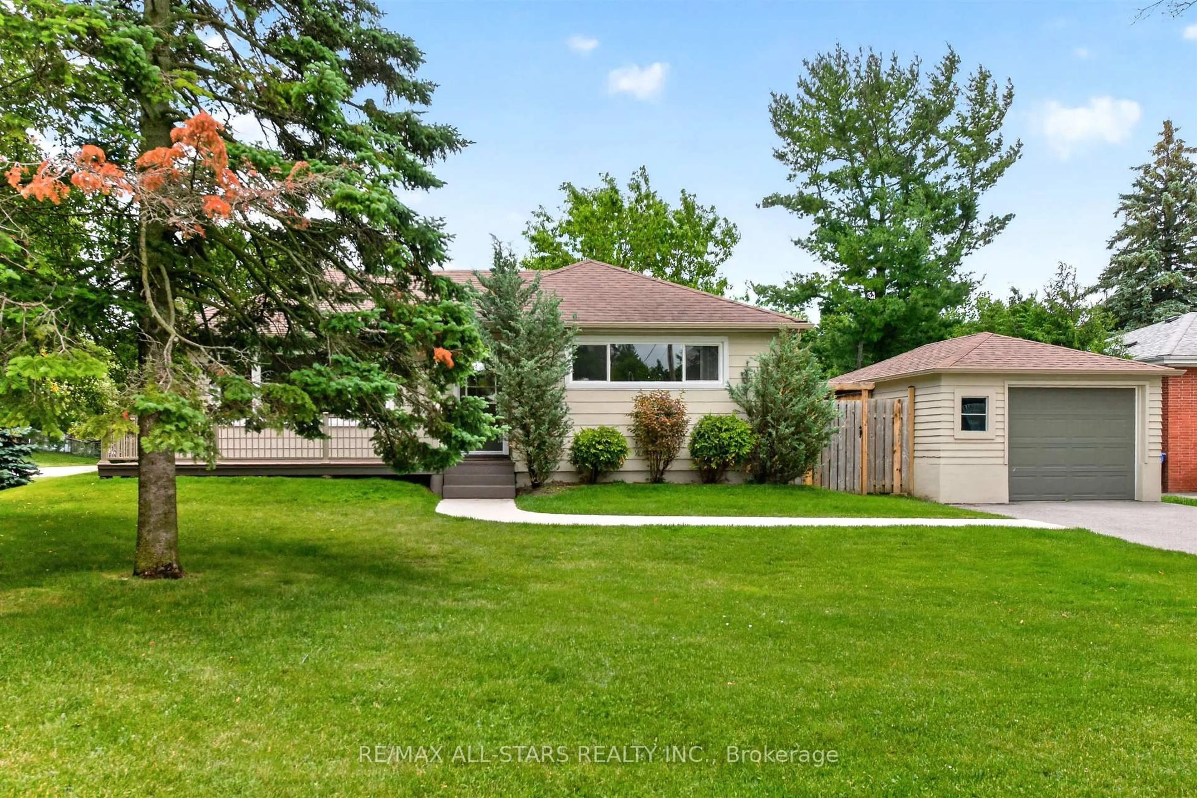 A pic from outside/outdoor area/front of a property/back of a property/a pic from drone, street for 314 Stouffer St, Whitchurch-Stouffville Ontario L4A 4Y9