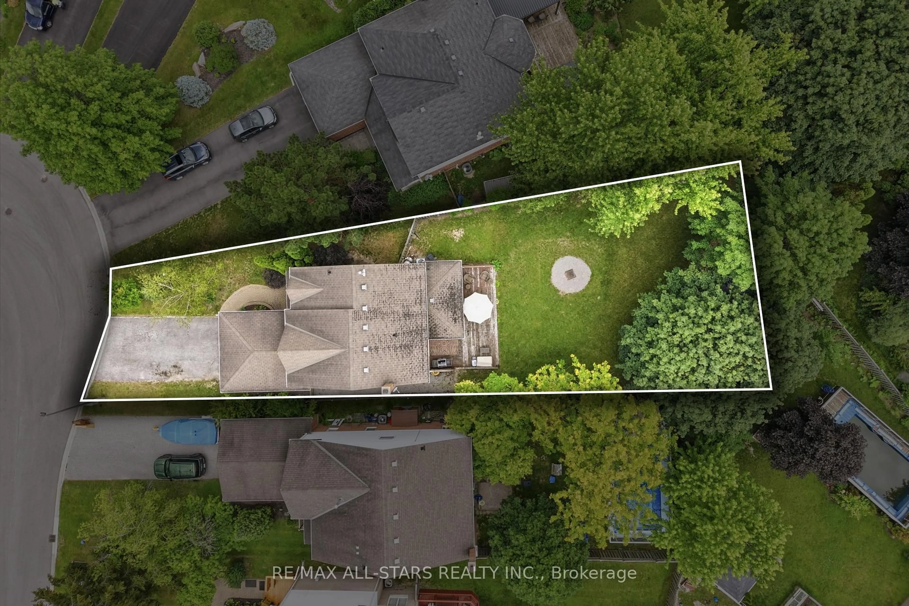 A pic from outside/outdoor area/front of a property/back of a property/a pic from drone, city buildings view from balcony for 11 Sherie Dr, Georgina Ontario L4P 3R3
