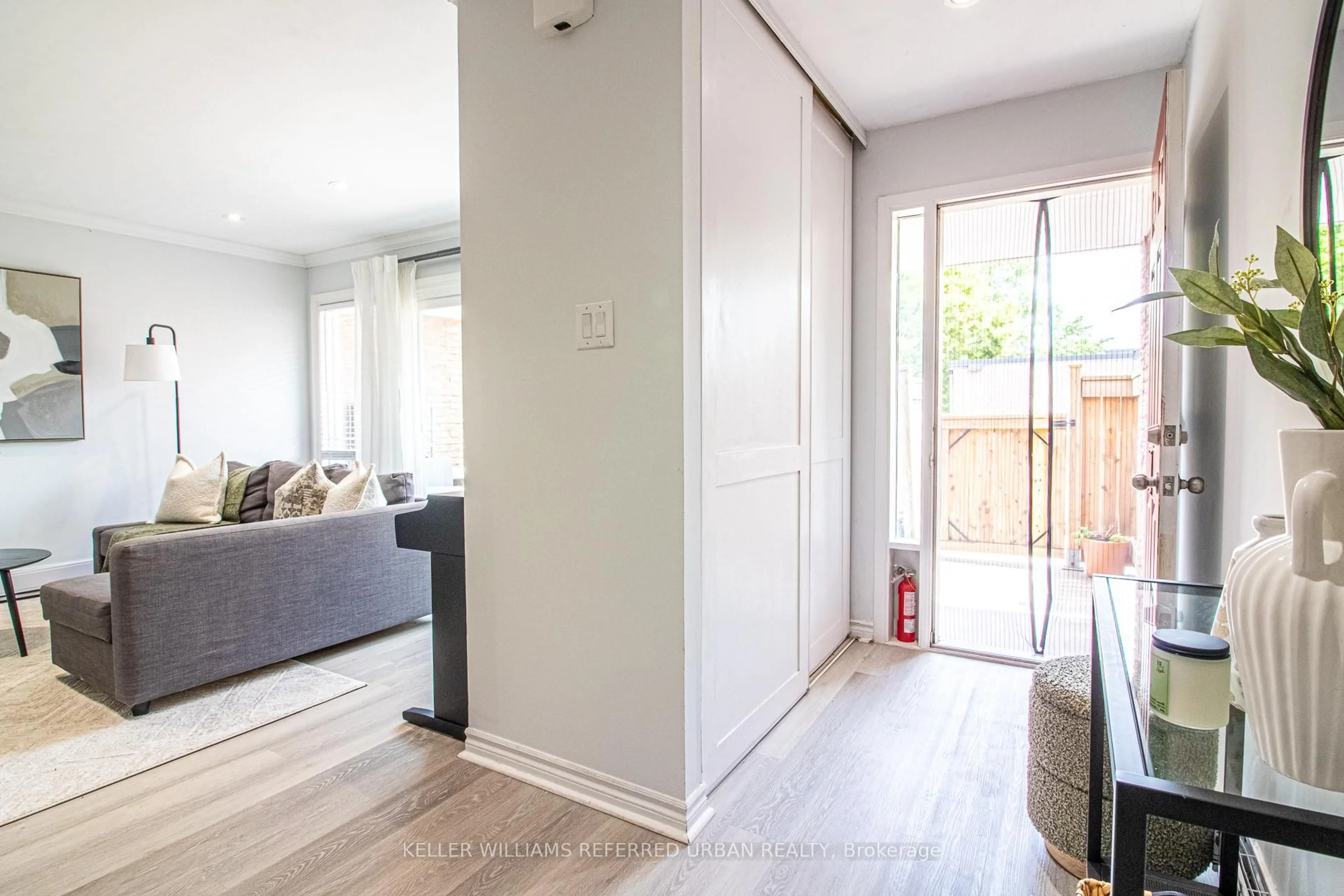 Indoor entryway for 60 Springfair Ave, Aurora Ontario L4G 3M2