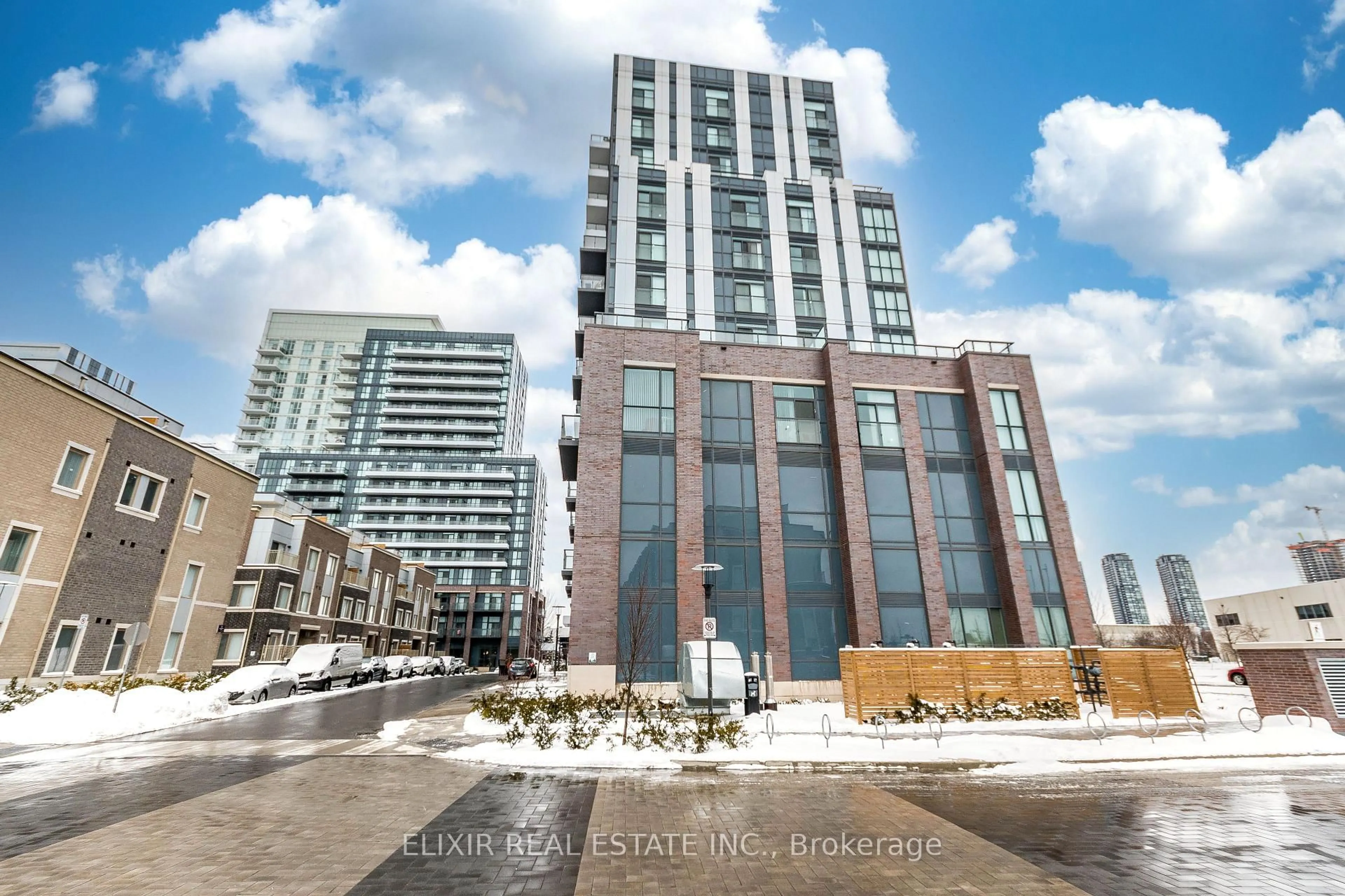 Patio, building for 60 Honeycrisp Cres #607, Vaughan Ontario L4K 5Z8