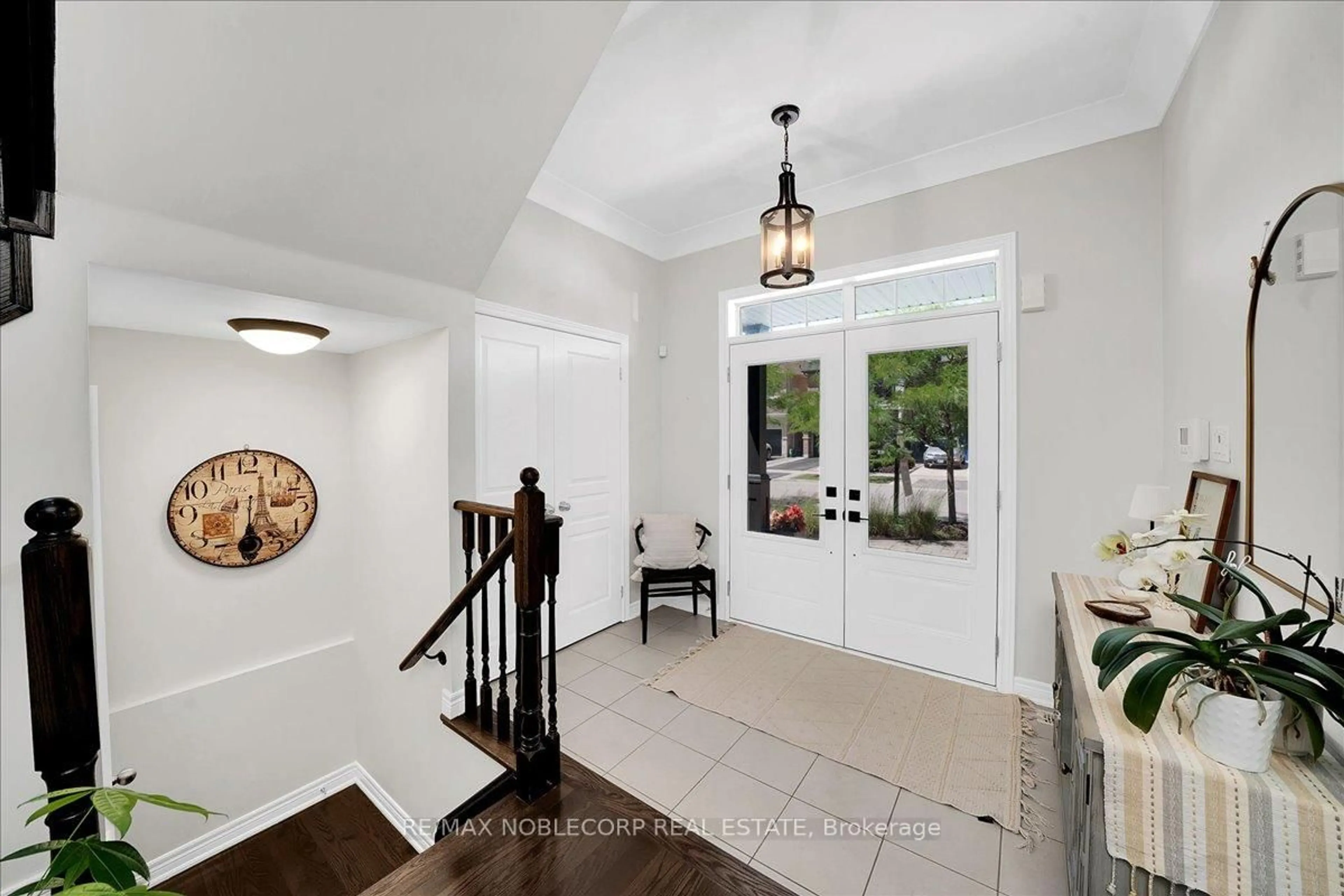 Indoor entryway for 29 Herzl St, Vaughan Ontario L4H 3Y4