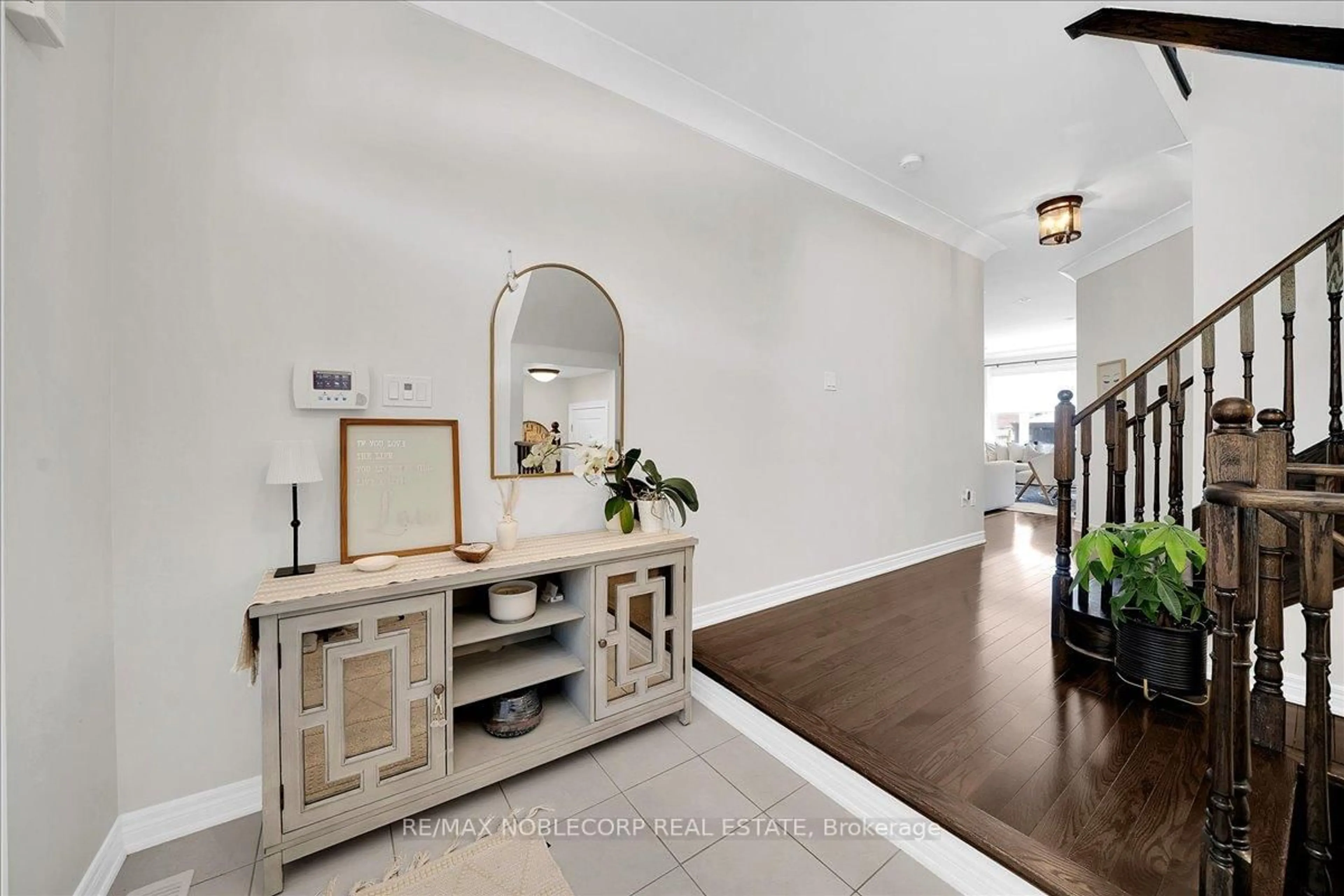Indoor entryway for 29 Herzl St, Vaughan Ontario L4H 3Y4