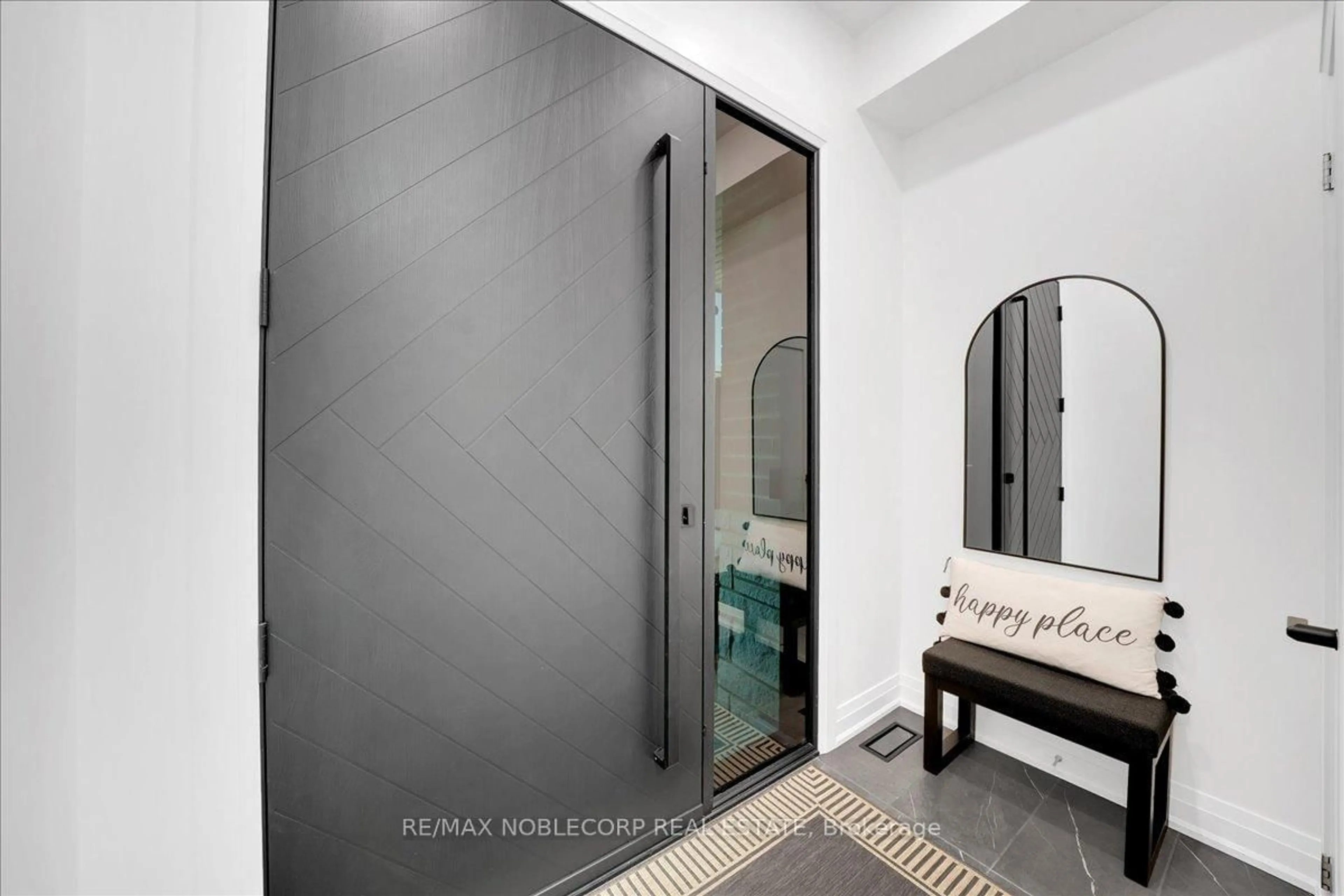 Indoor entryway for 18 Ghent Dr, Vaughan Ontario L4H 4T8
