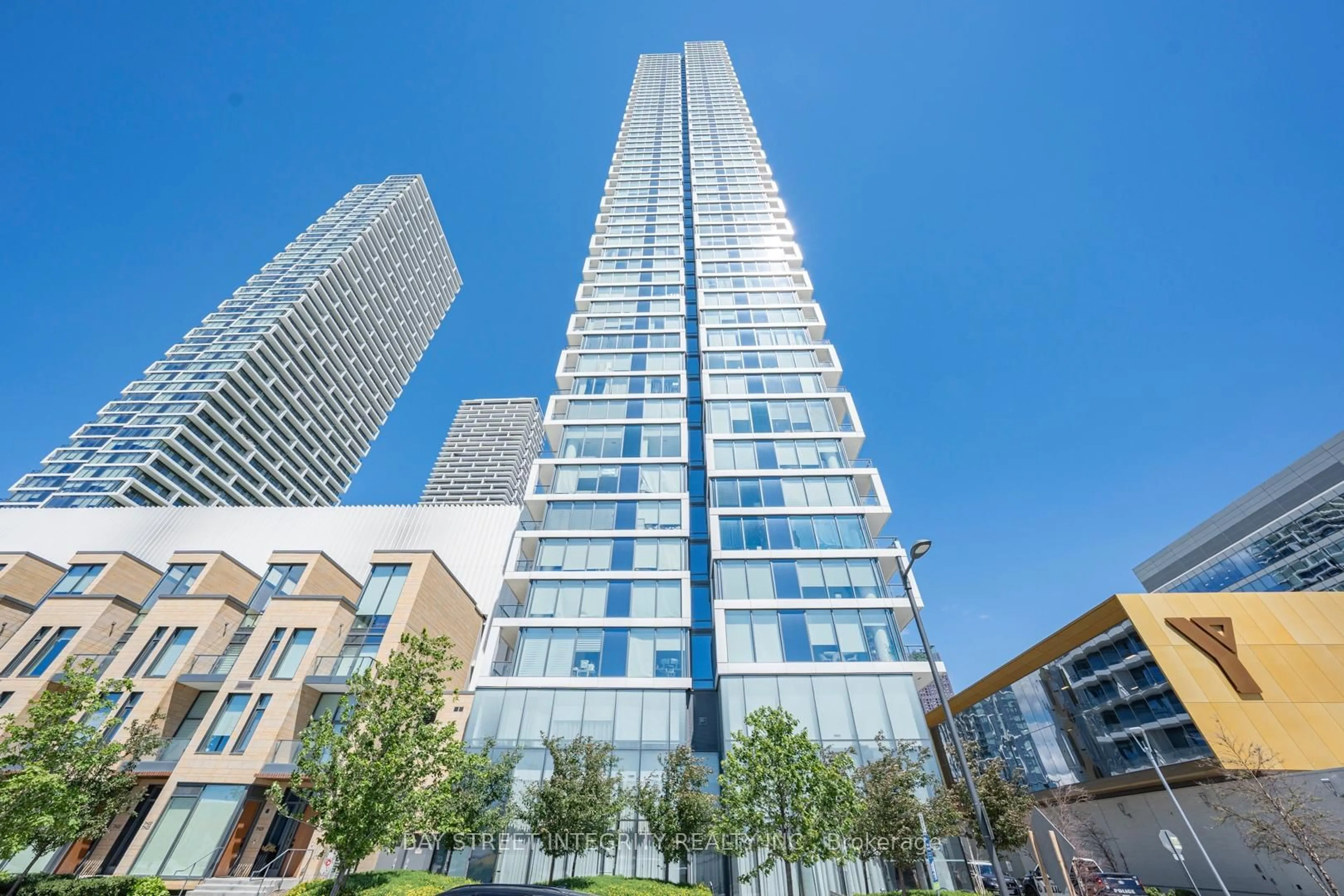 A pic from outside/outdoor area/front of a property/back of a property/a pic from drone, building for 5 Buttermill Ave #4712, Vaughan Ontario L4K 0J5