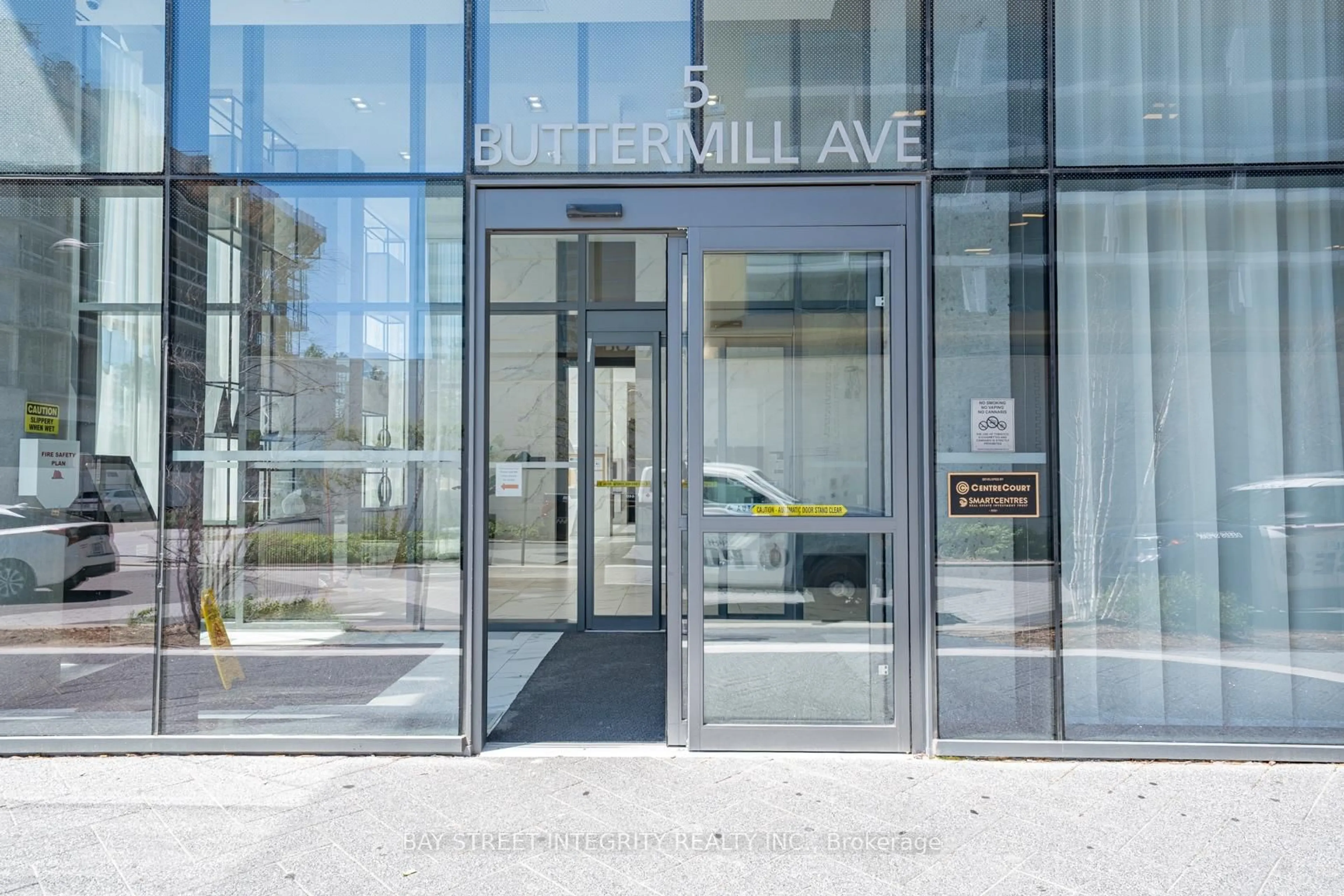 Indoor foyer for 5 Buttermill Ave #4712, Vaughan Ontario L4K 0J5