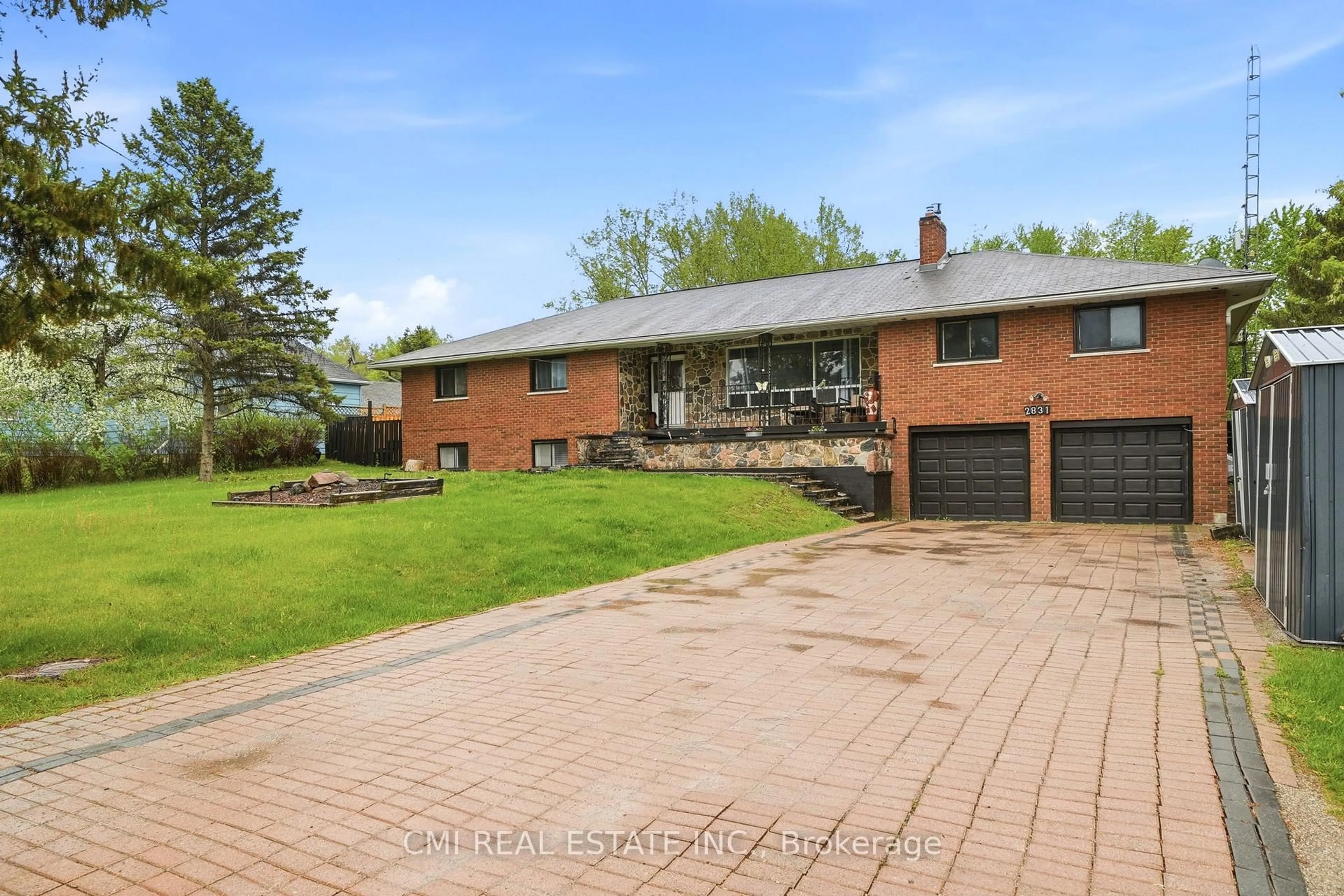 A pic from outside/outdoor area/front of a property/back of a property/a pic from drone, street for 2831 HWY 89, Innisfil Ontario L0L 1L0
