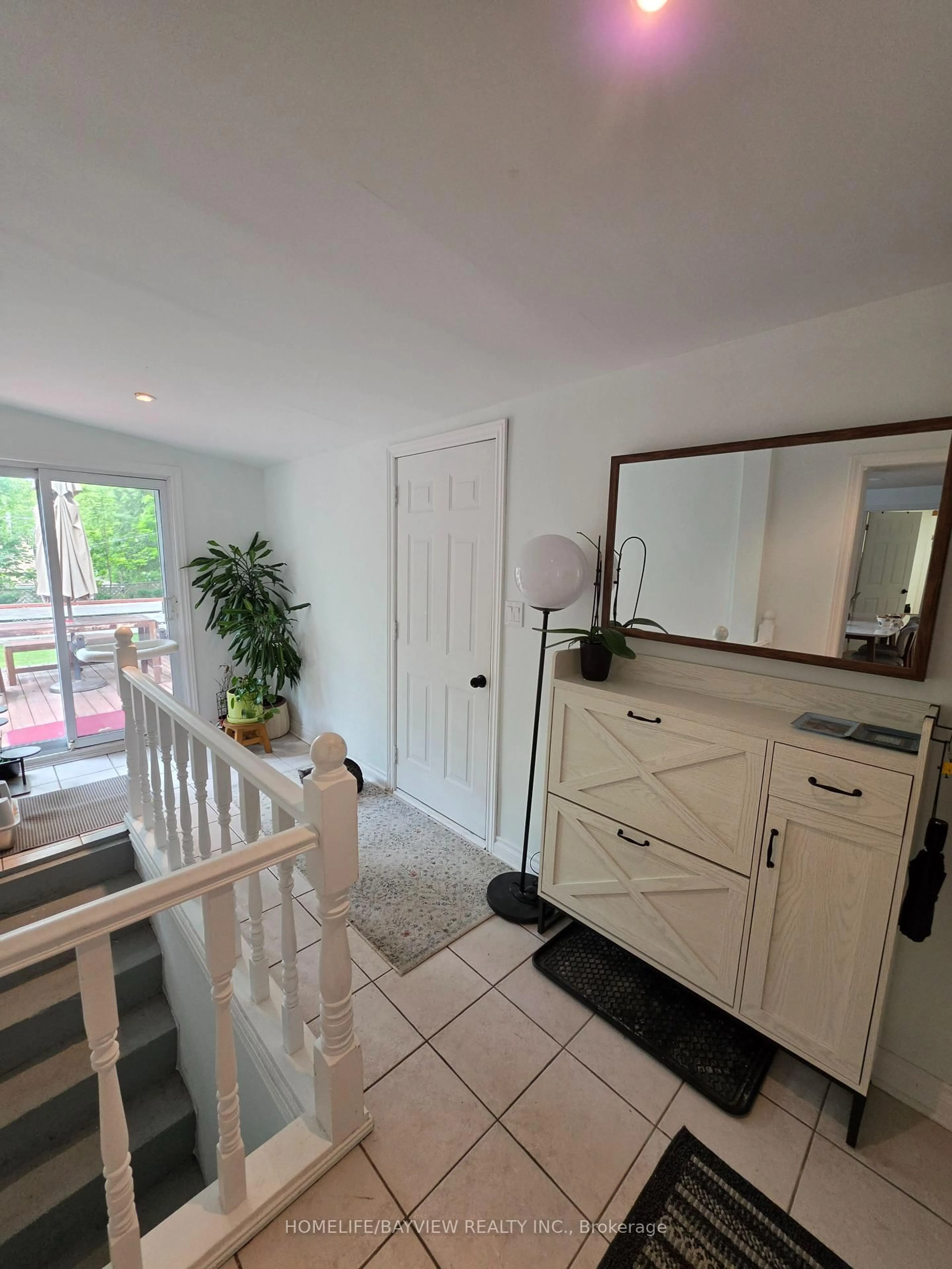 Unknown for 81 Denne Blvd, Newmarket Ontario L3Y 4H5