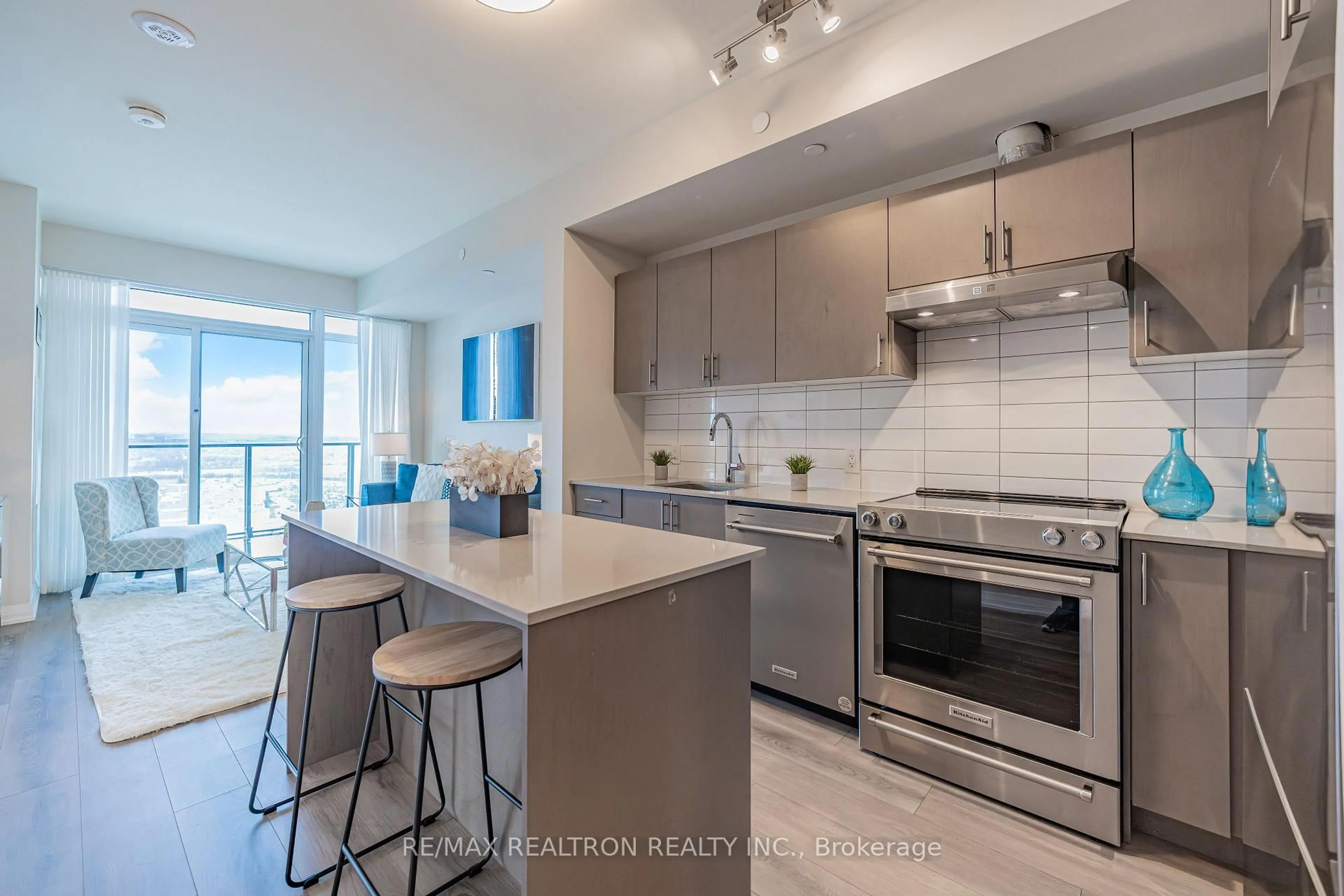 Open concept kitchen, ceramic/tile floor for 9000 Jane St #2120, Vaughan Ontario L4K 0M6
