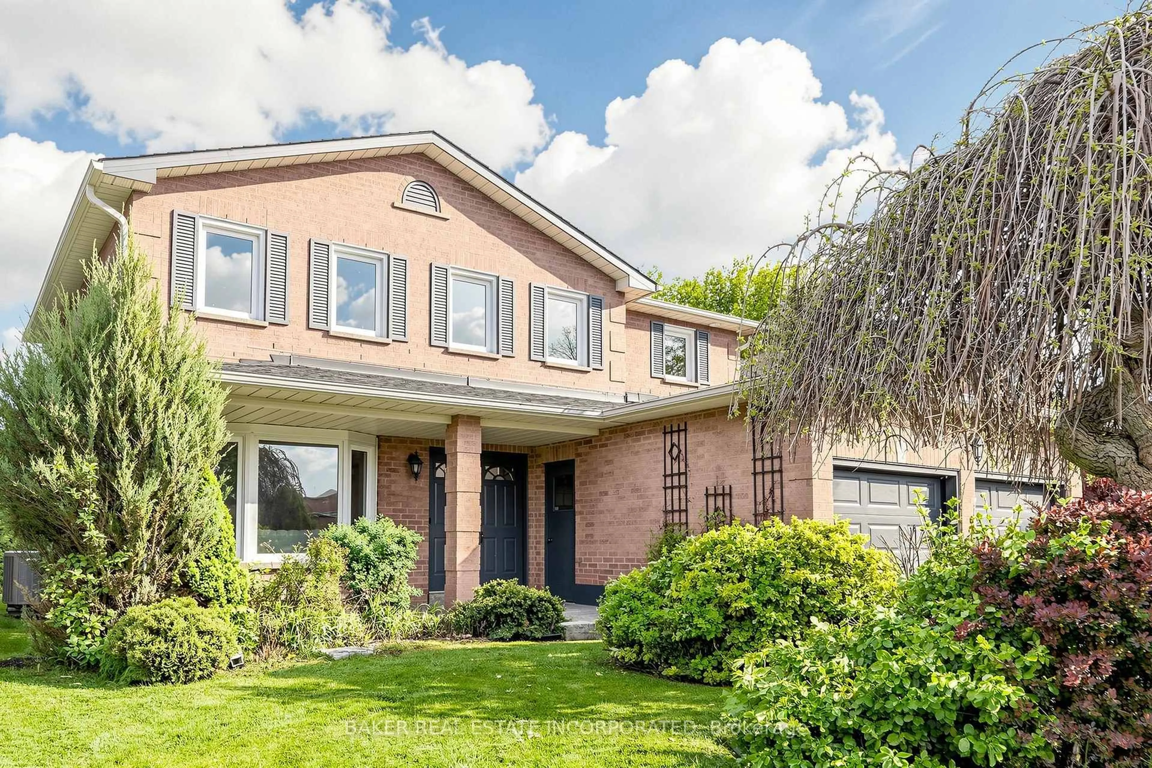 Home with brick exterior material, street for 670 Leslie Valley Dr, Newmarket Ontario L3Y 7J5
