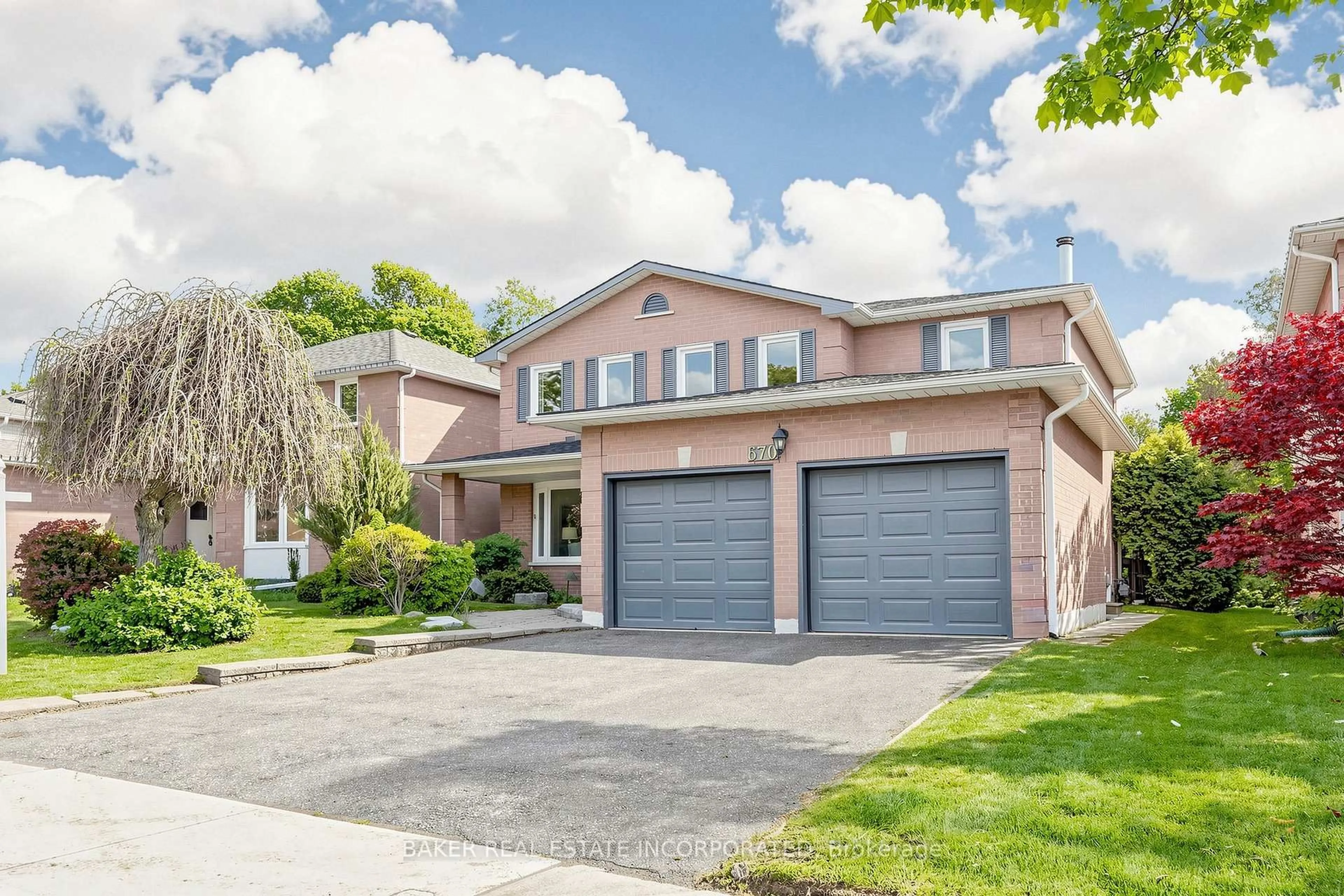 Home with brick exterior material, street for 670 Leslie Valley Dr, Newmarket Ontario L3Y 7J5