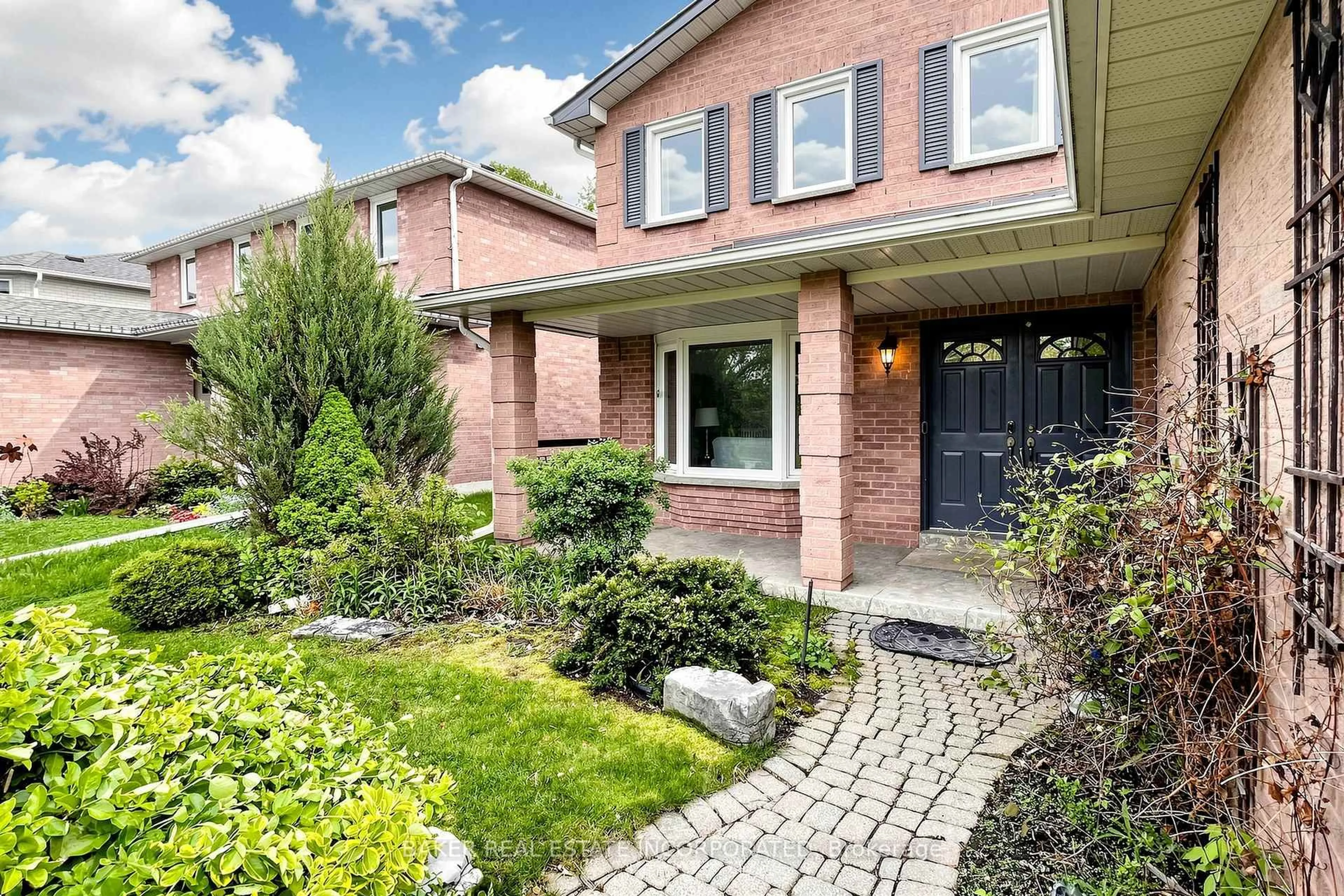 Home with brick exterior material, street for 670 Leslie Valley Dr, Newmarket Ontario L3Y 7J5