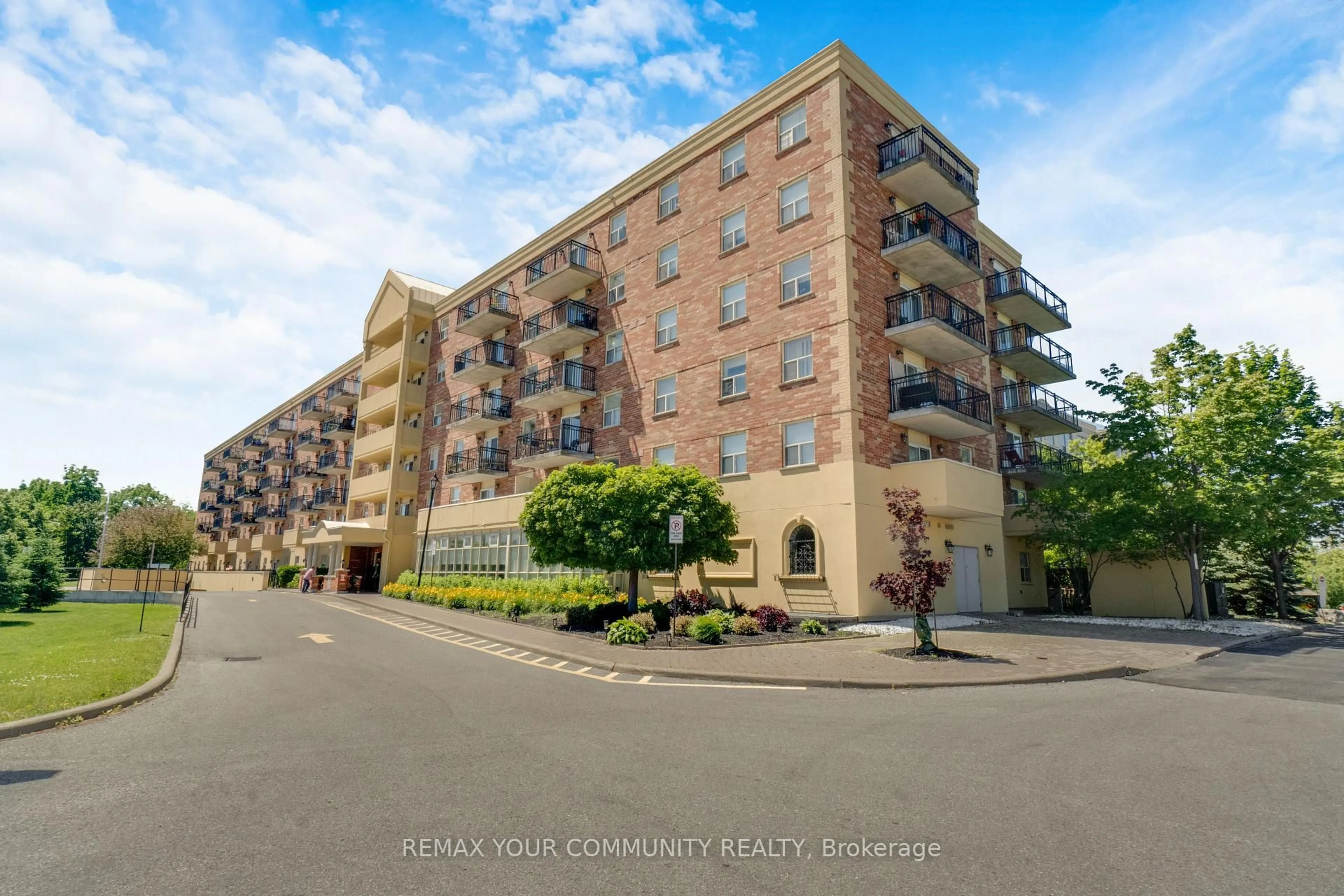 A pic from outside/outdoor area/front of a property/back of a property/a pic from drone, unknown for 7373 Martin Grove Rd #423, Vaughan Ontario L4L 9K1