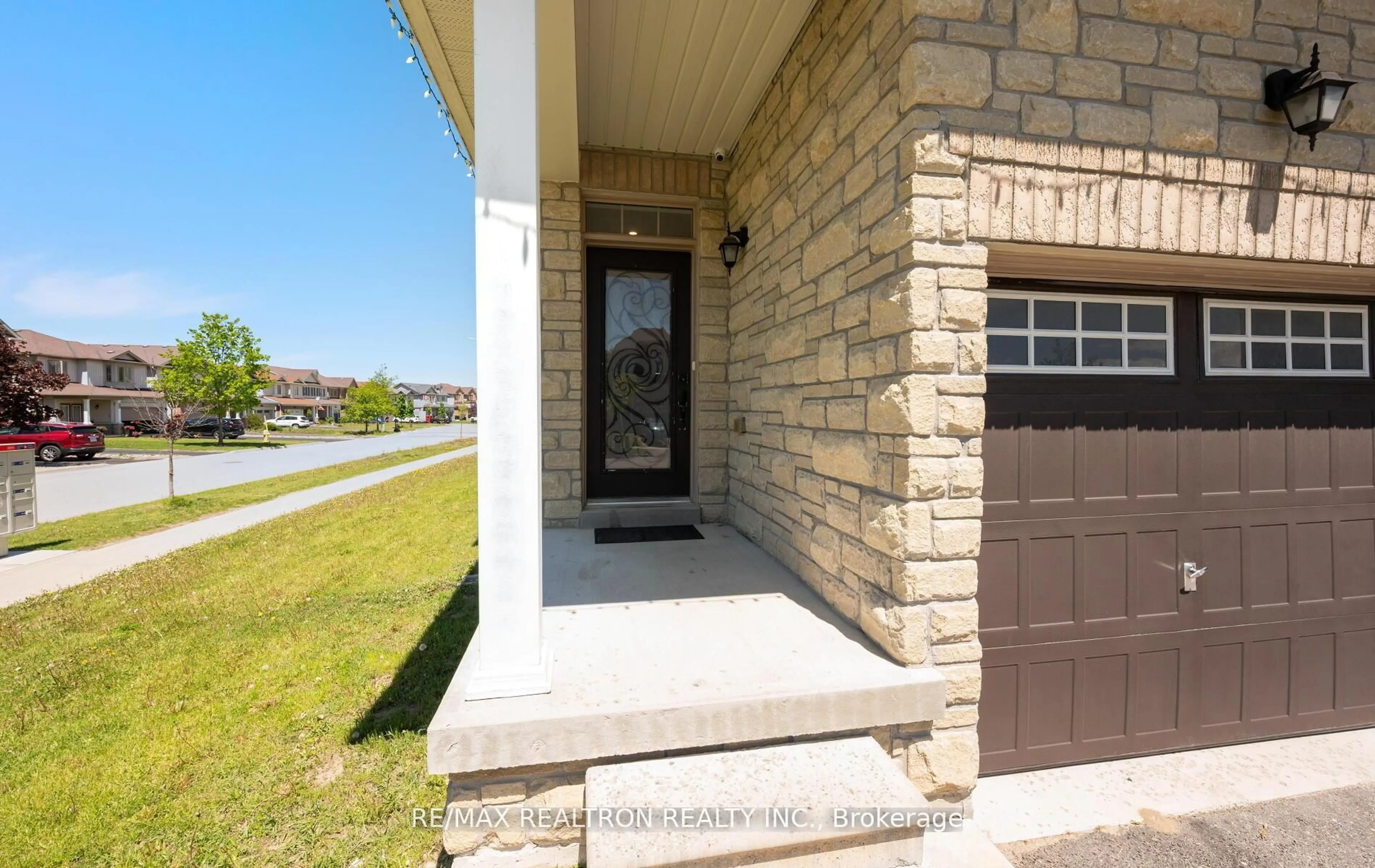 Unknown for 57 Sasco Way, Essa Ontario L3W 0C8