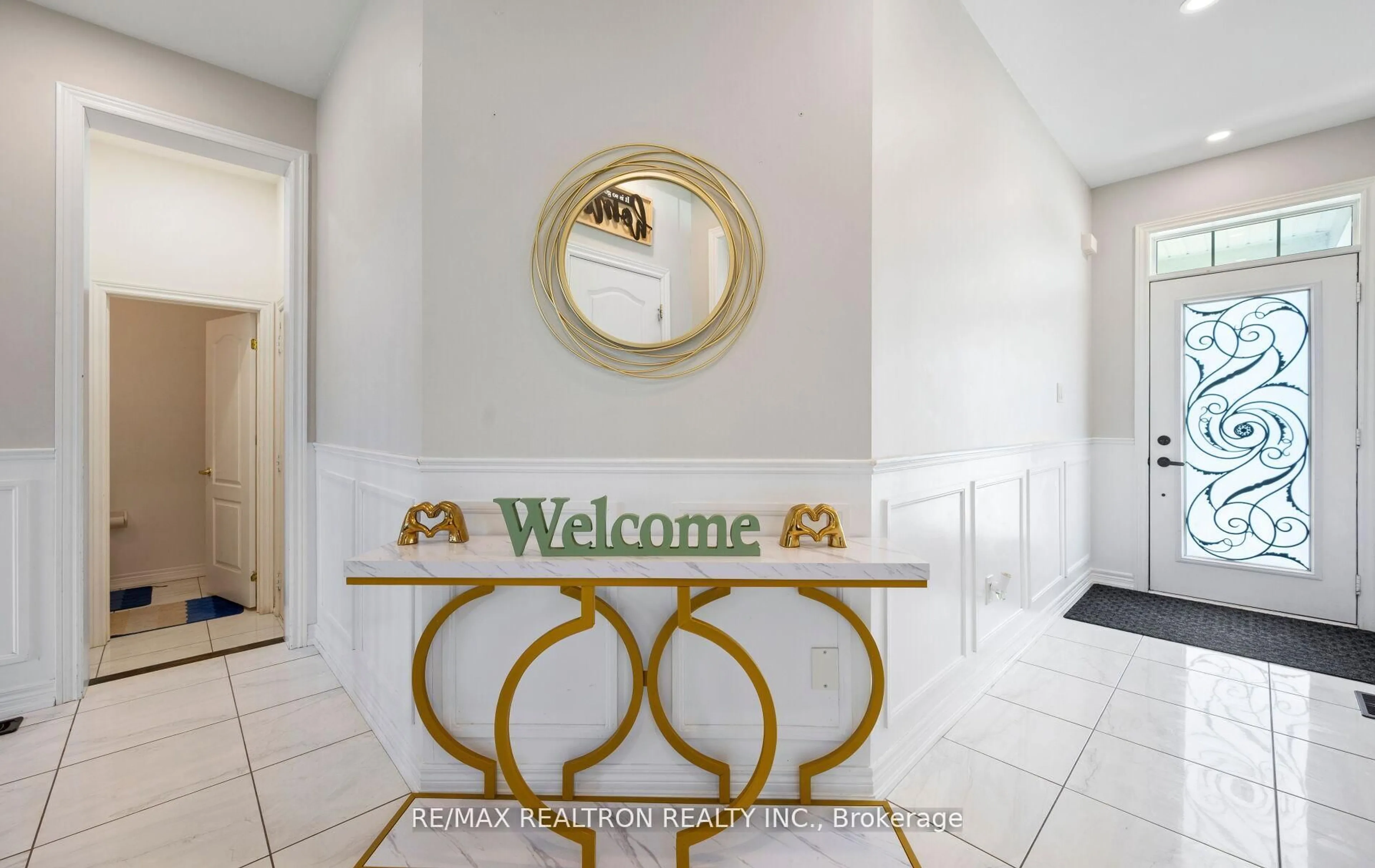 Indoor foyer for 57 Sasco Way, Essa Ontario L3W 0C8