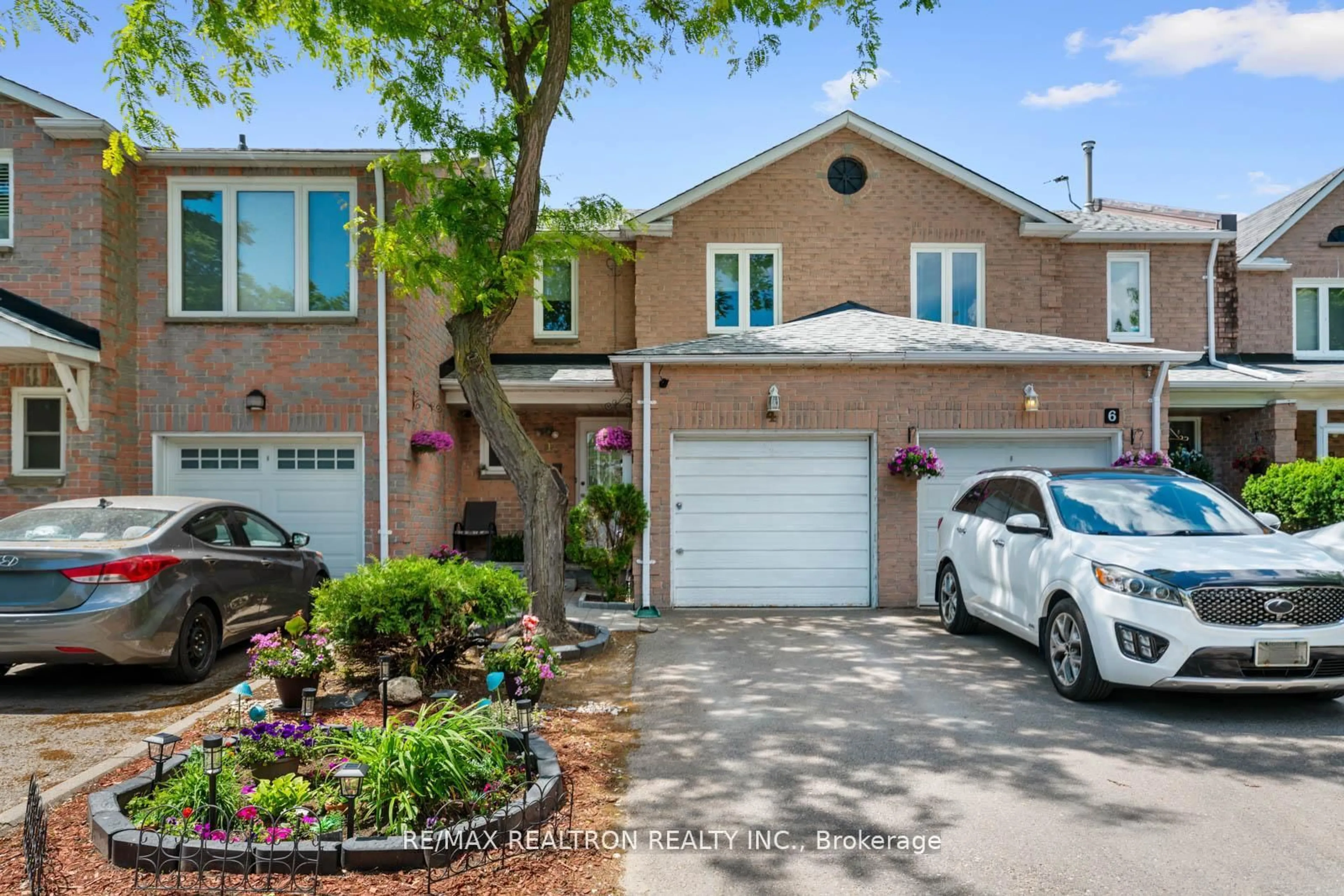 Home with brick exterior material, street for 4 Sunshine Dr, Richmond Hill Ontario L4C 8K8