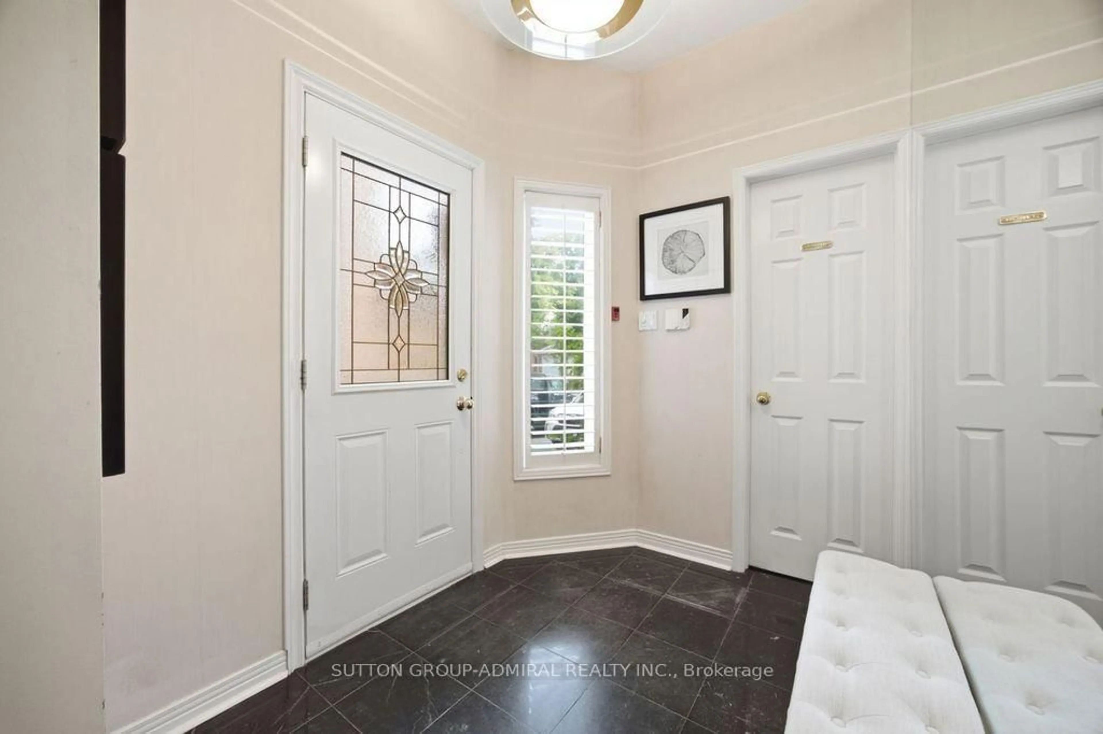 Indoor entryway for 47 Brownstone Circ, Vaughan Ontario L4J 7P5