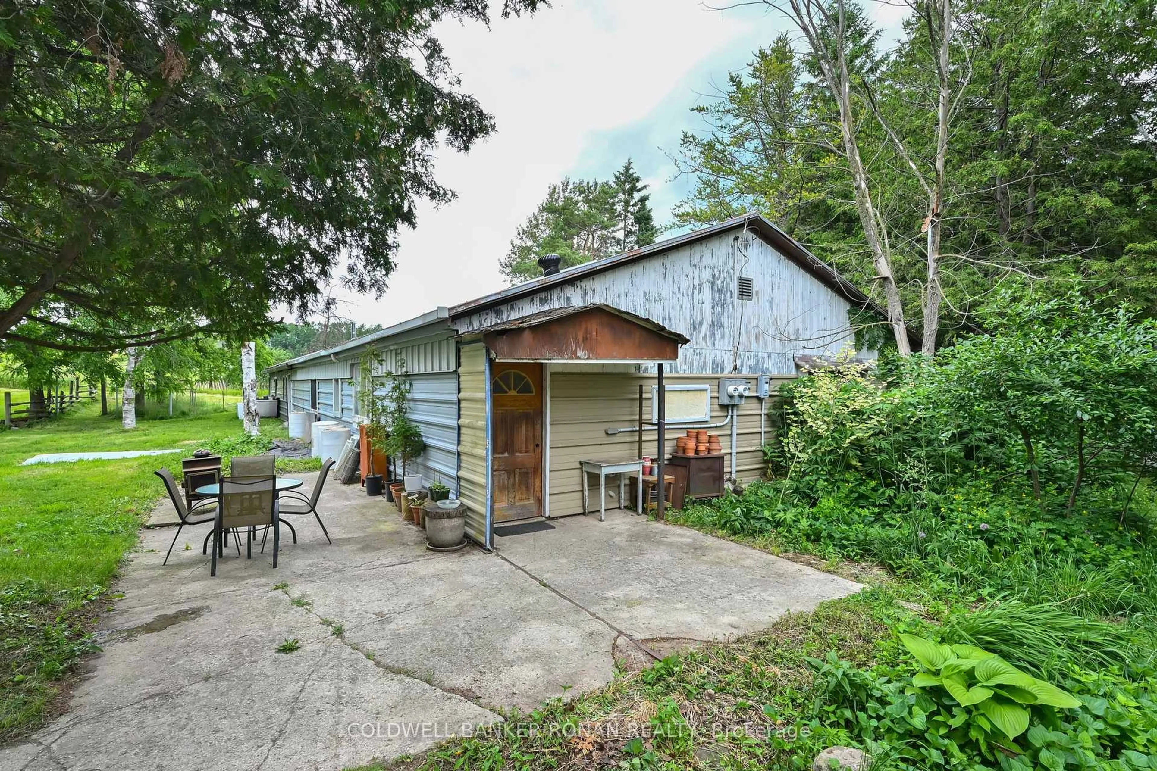 Shed for 6497 3rd Line, Essa Ontario L9R 1V2