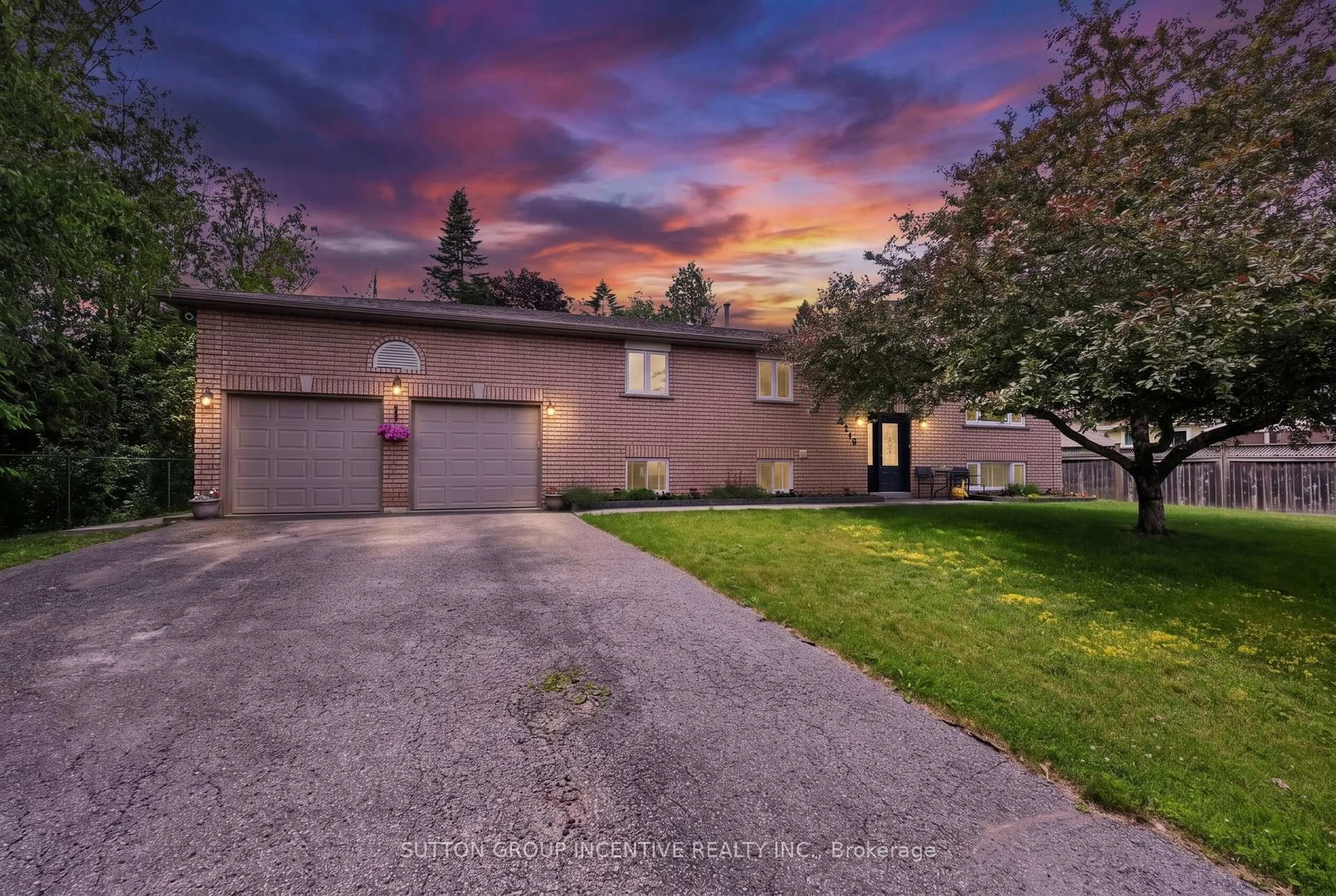 A pic from outside/outdoor area/front of a property/back of a property/a pic from drone, street for 2248 Douglas Ave, Innisfil Ontario L9S 2C5