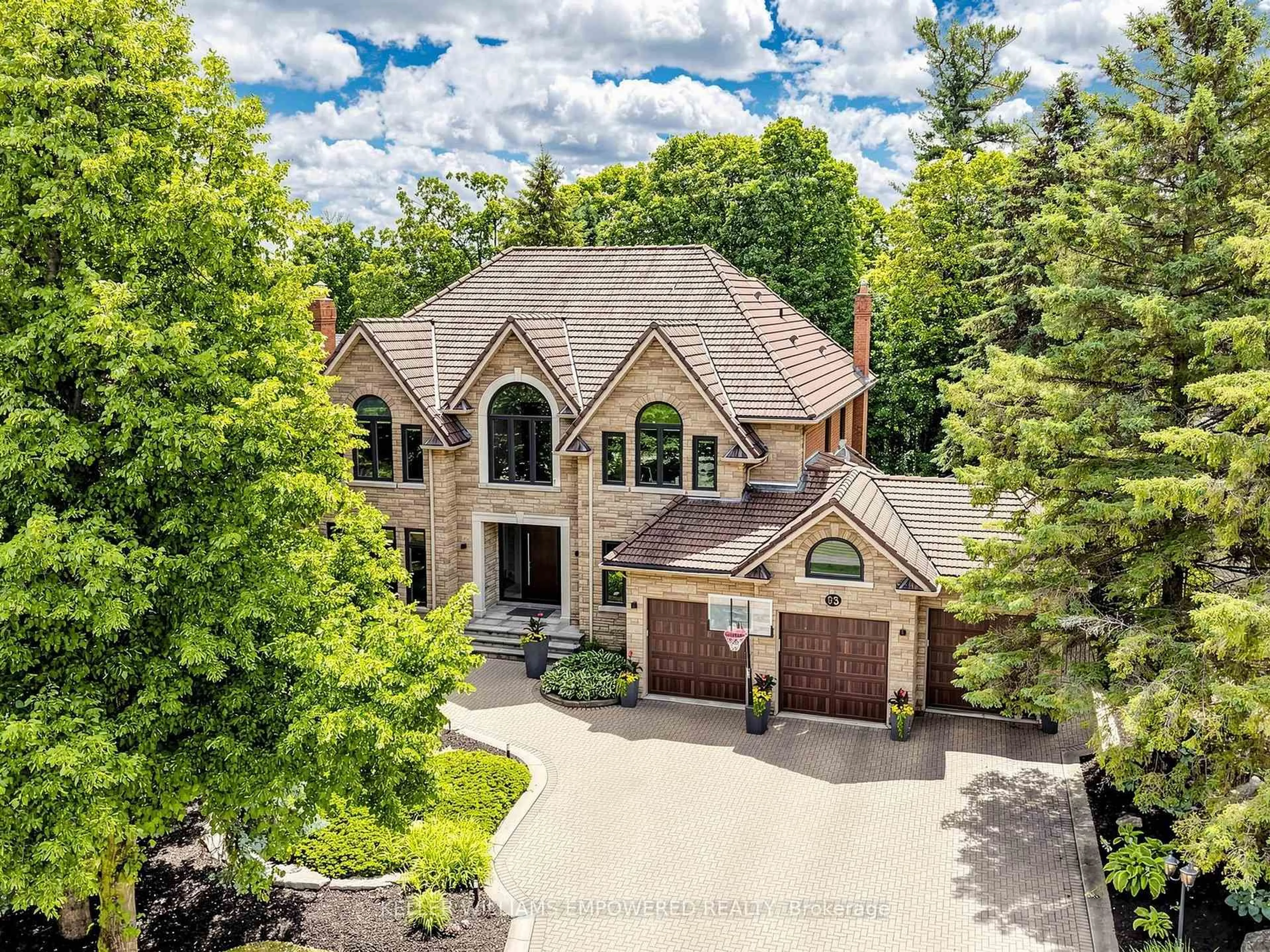 A pic from outside/outdoor area/front of a property/back of a property/a pic from drone, unknown for 93 Longview Cres, Vaughan Ontario L4H 1A9