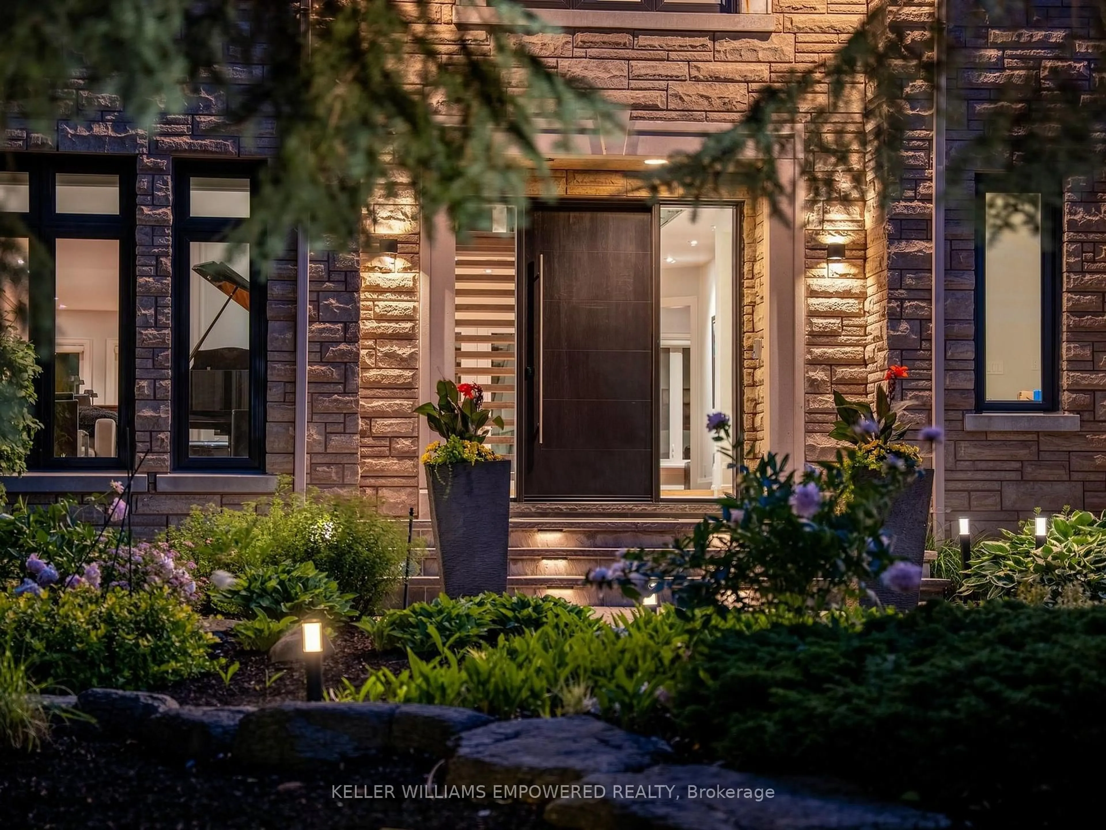 Indoor entryway for 93 Longview Cres, Vaughan Ontario L4H 1A9