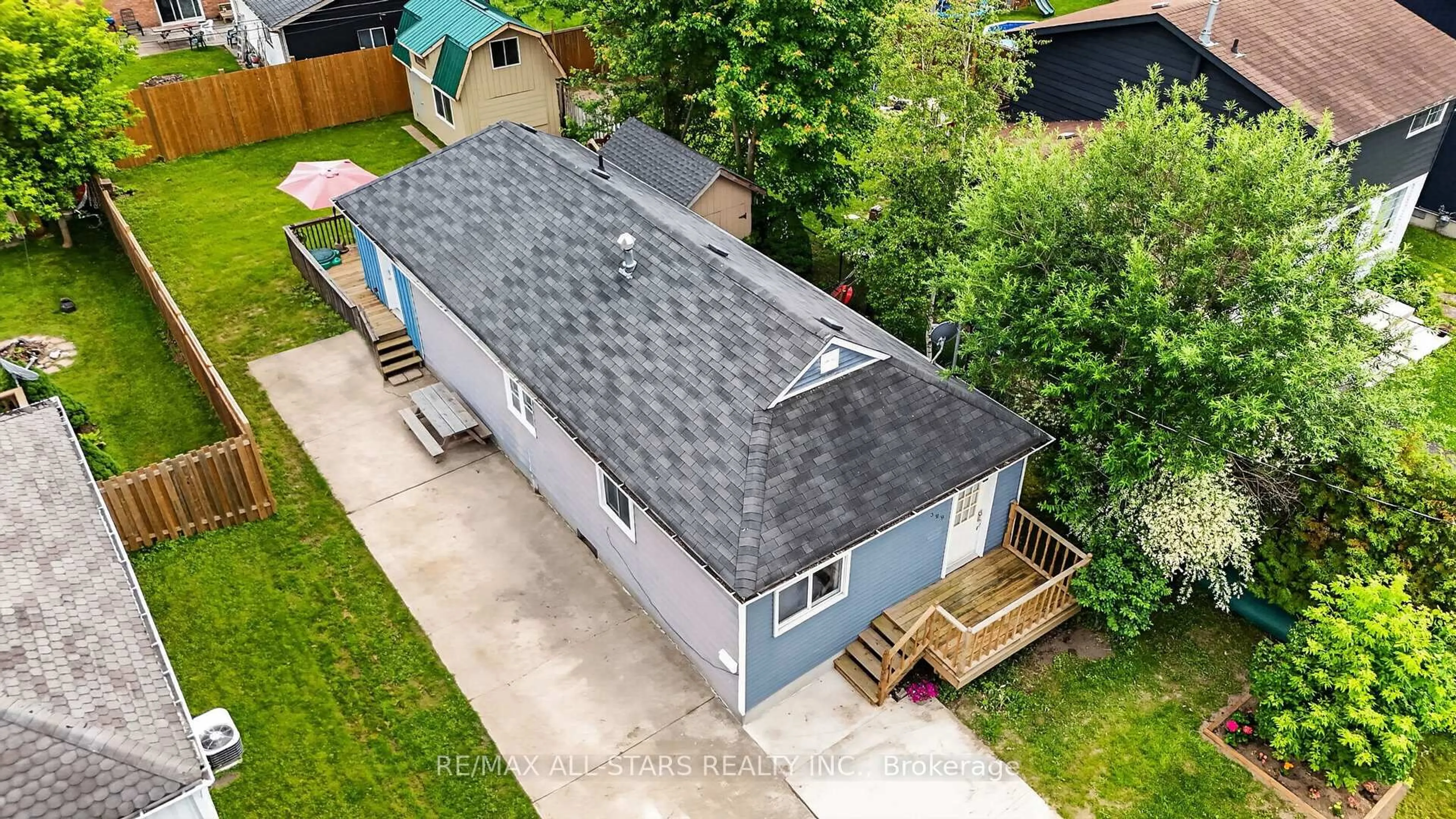 A pic from outside/outdoor area/front of a property/back of a property/a pic from drone, unknown for 329 Lakeview Blvd, Georgina Ontario L4P 2Y6