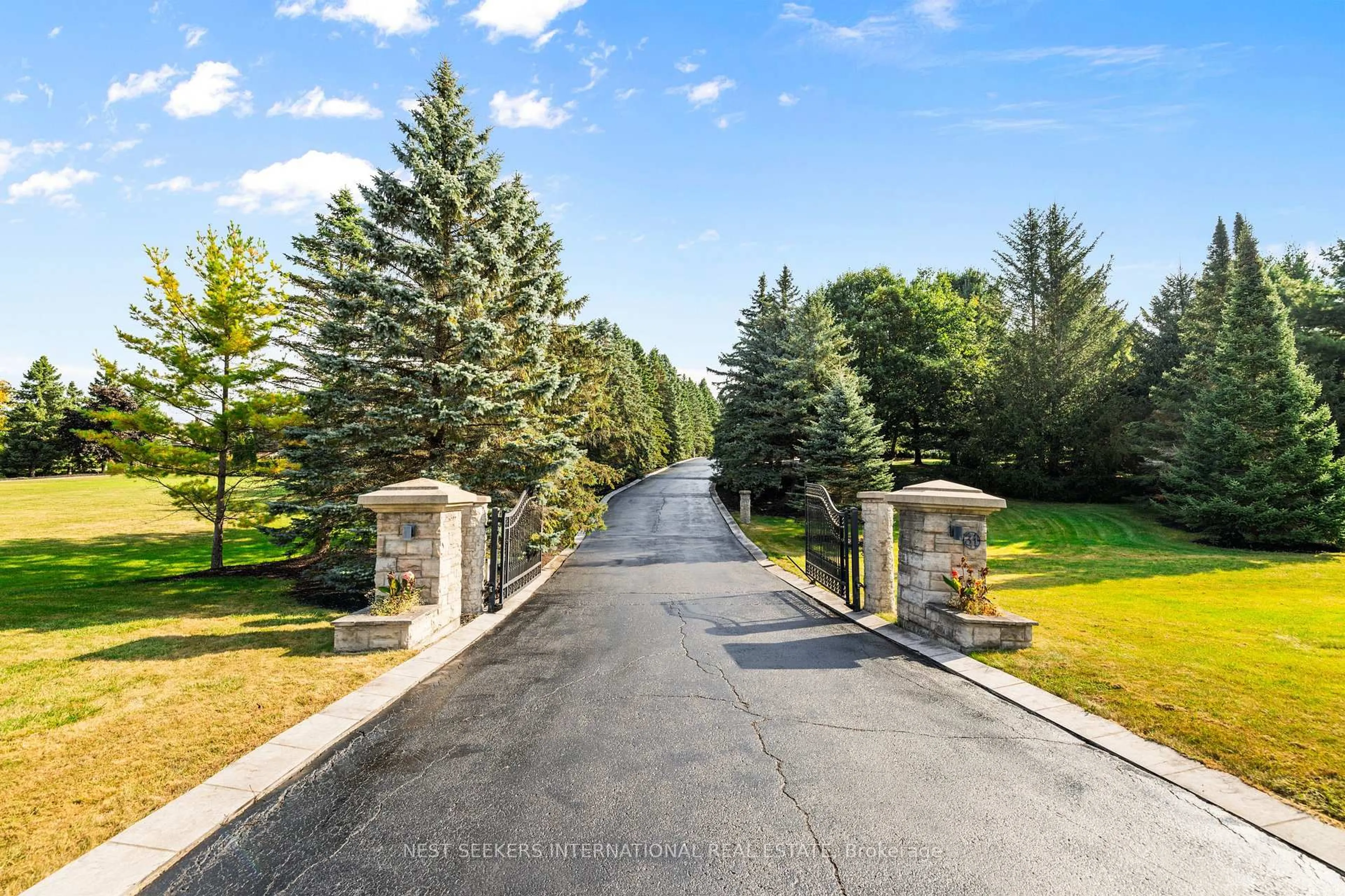 Unknown for 31 Winter Rd, King Ontario L7B 1E3