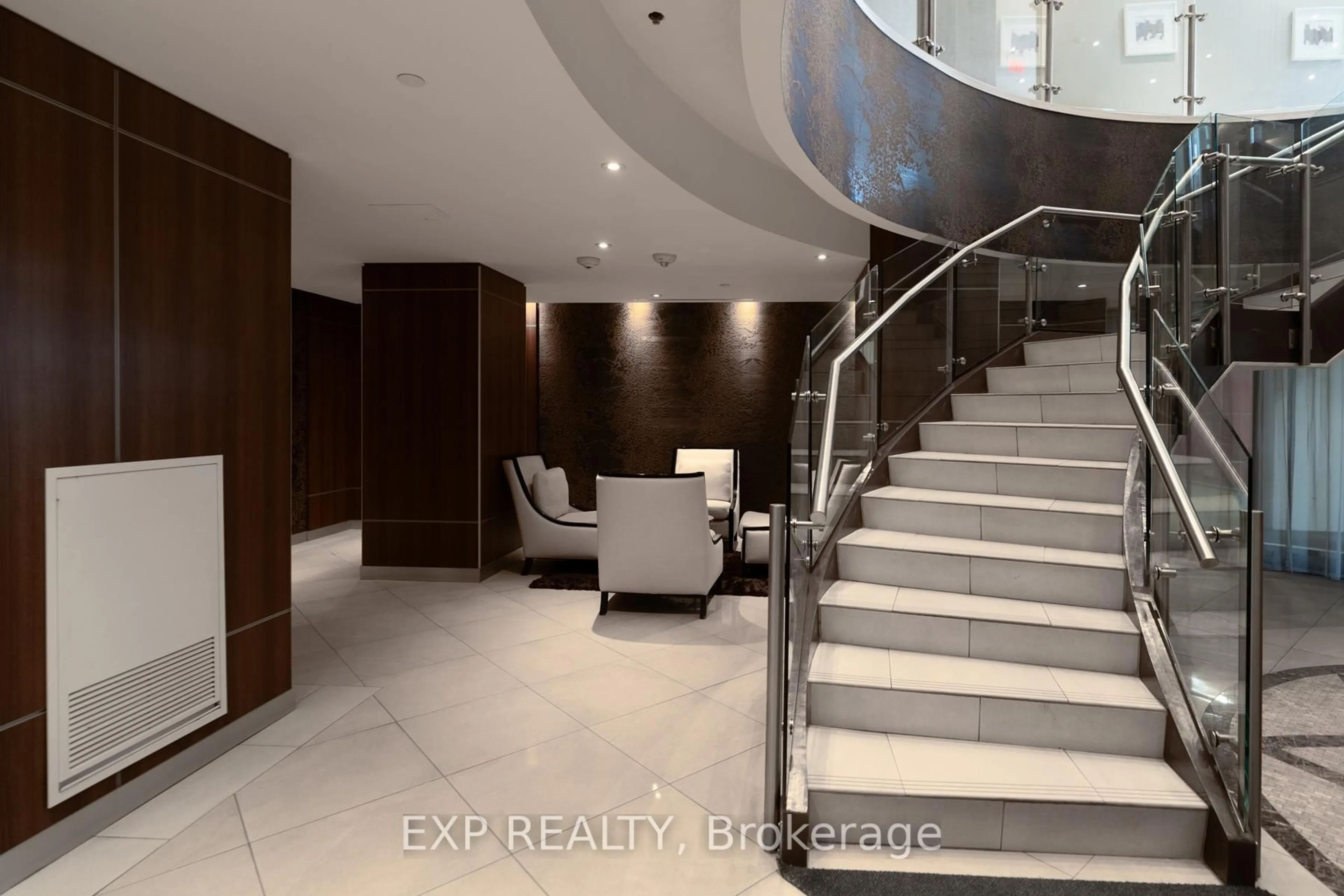 Indoor foyer for 8323 Kennedy Rd #323, Markham Ontario L3R 5W7