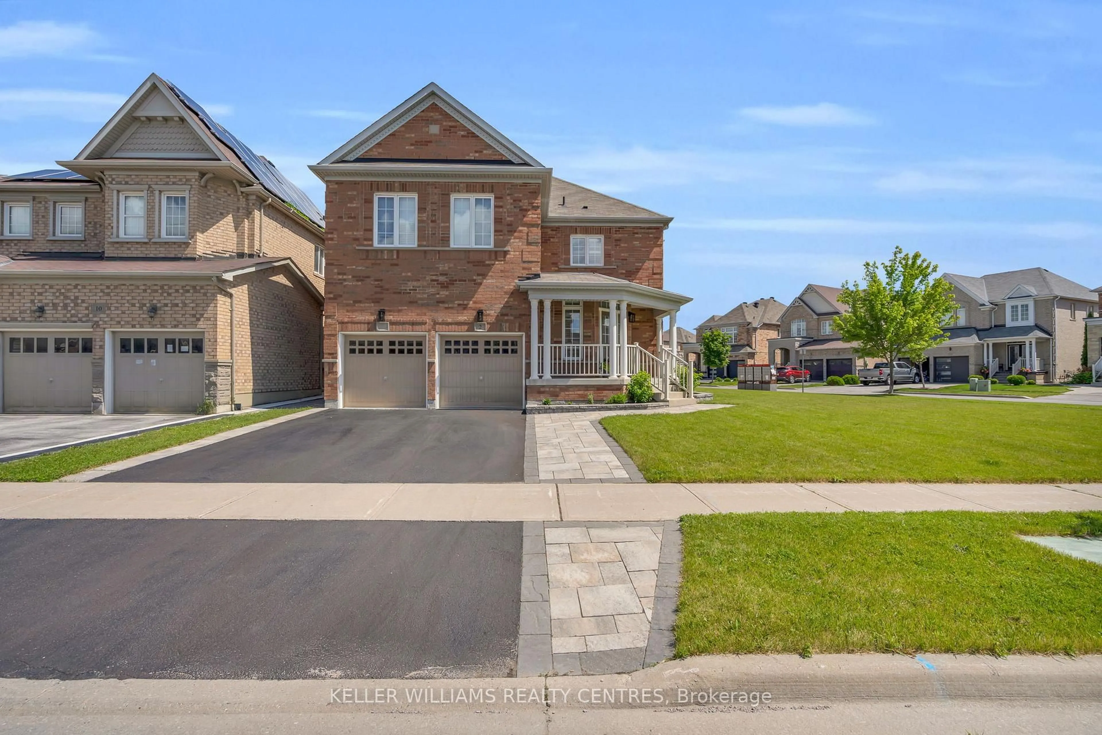 Home with brick exterior material, street for 2 Jewelwing Crt, Bradford West Gwillimbury Ontario L4L 2K1