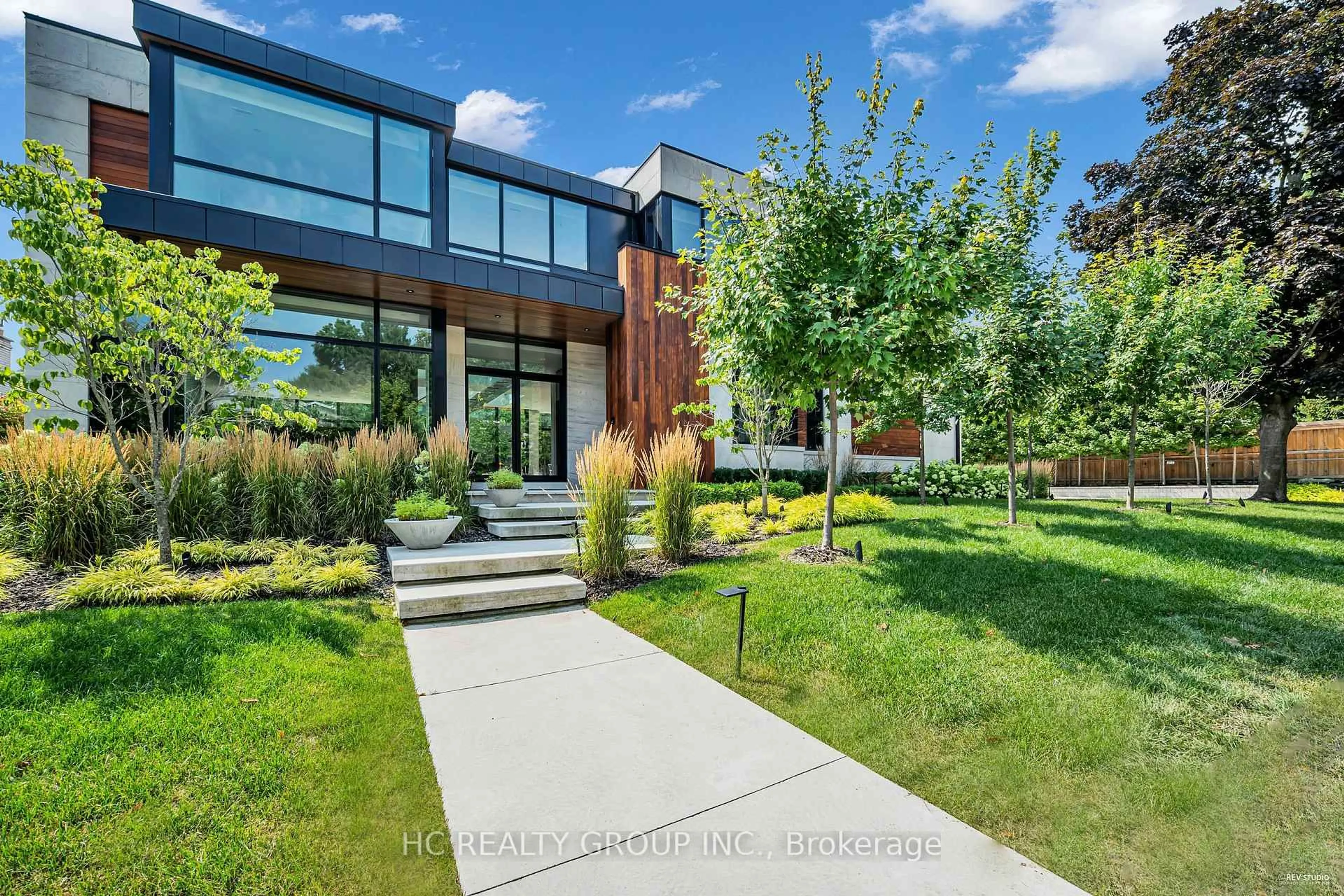 Home with brick exterior material, unknown for 7 Whitelaw Crt, Markham Ontario L3T 5E6